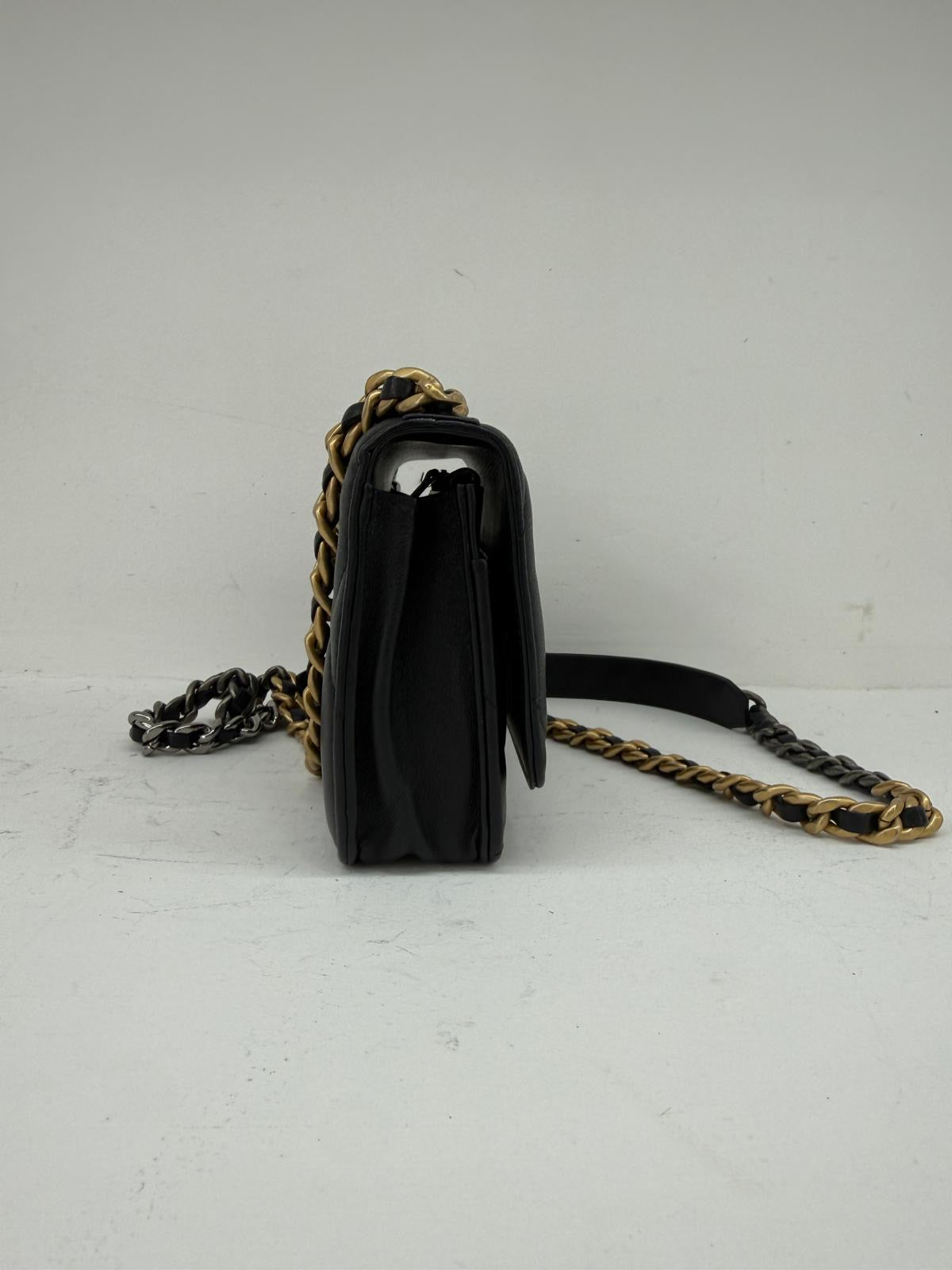 CHANEL WALLET 19