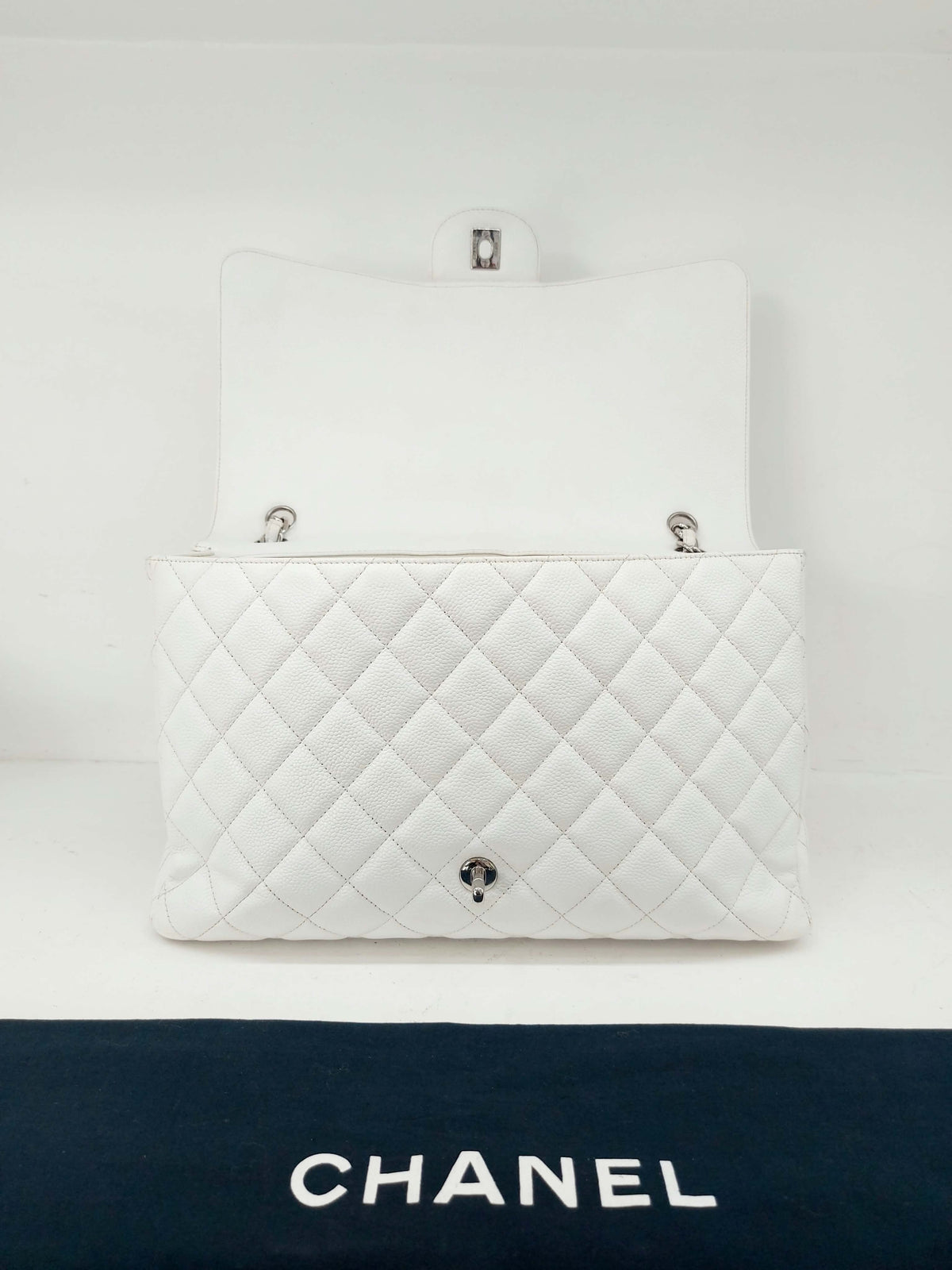 CHANEL MAXI JUMBO CLASSIC FLAP