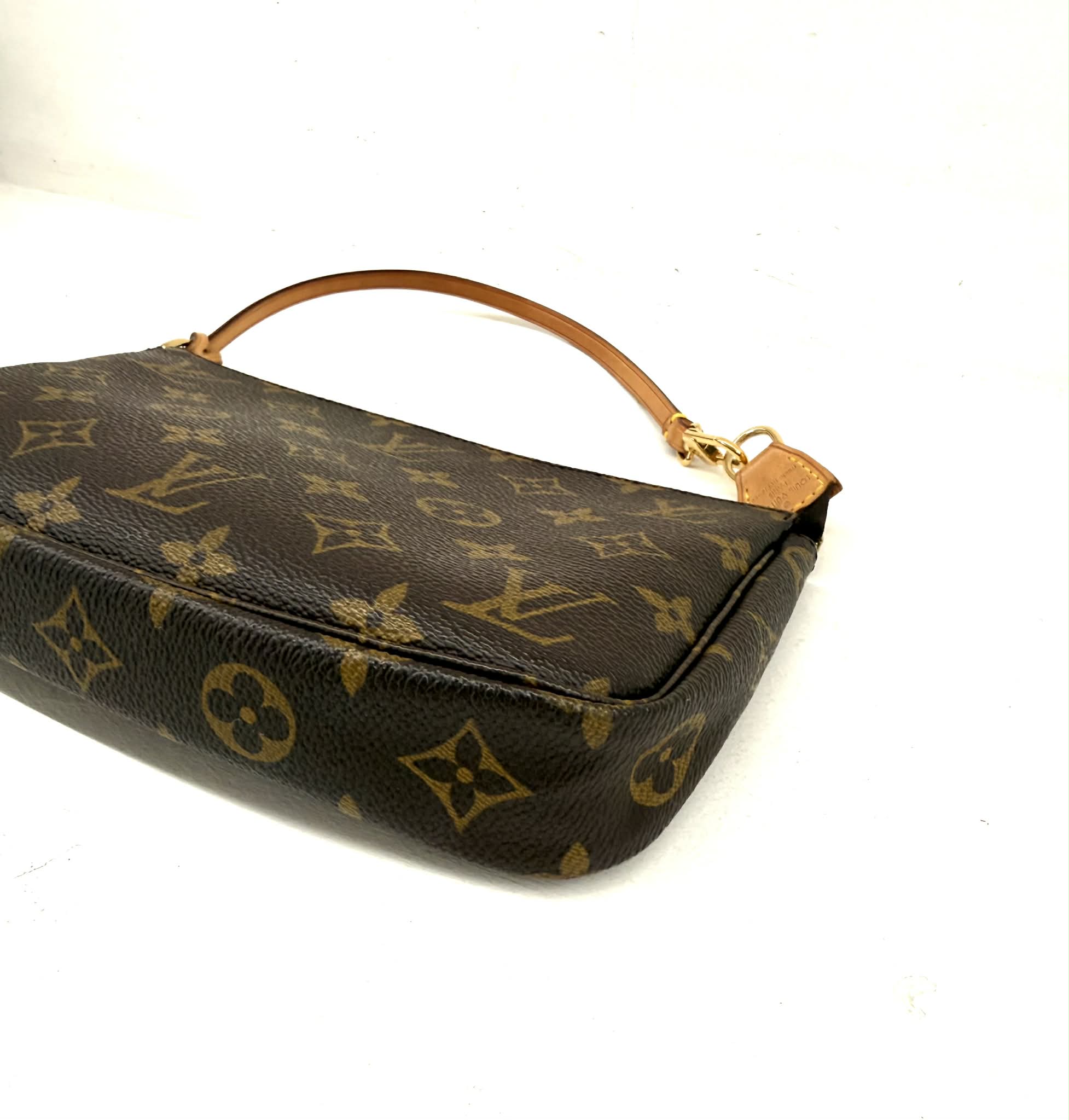 LOUIS VUITTON POCHETTE ACCESSOIRES
