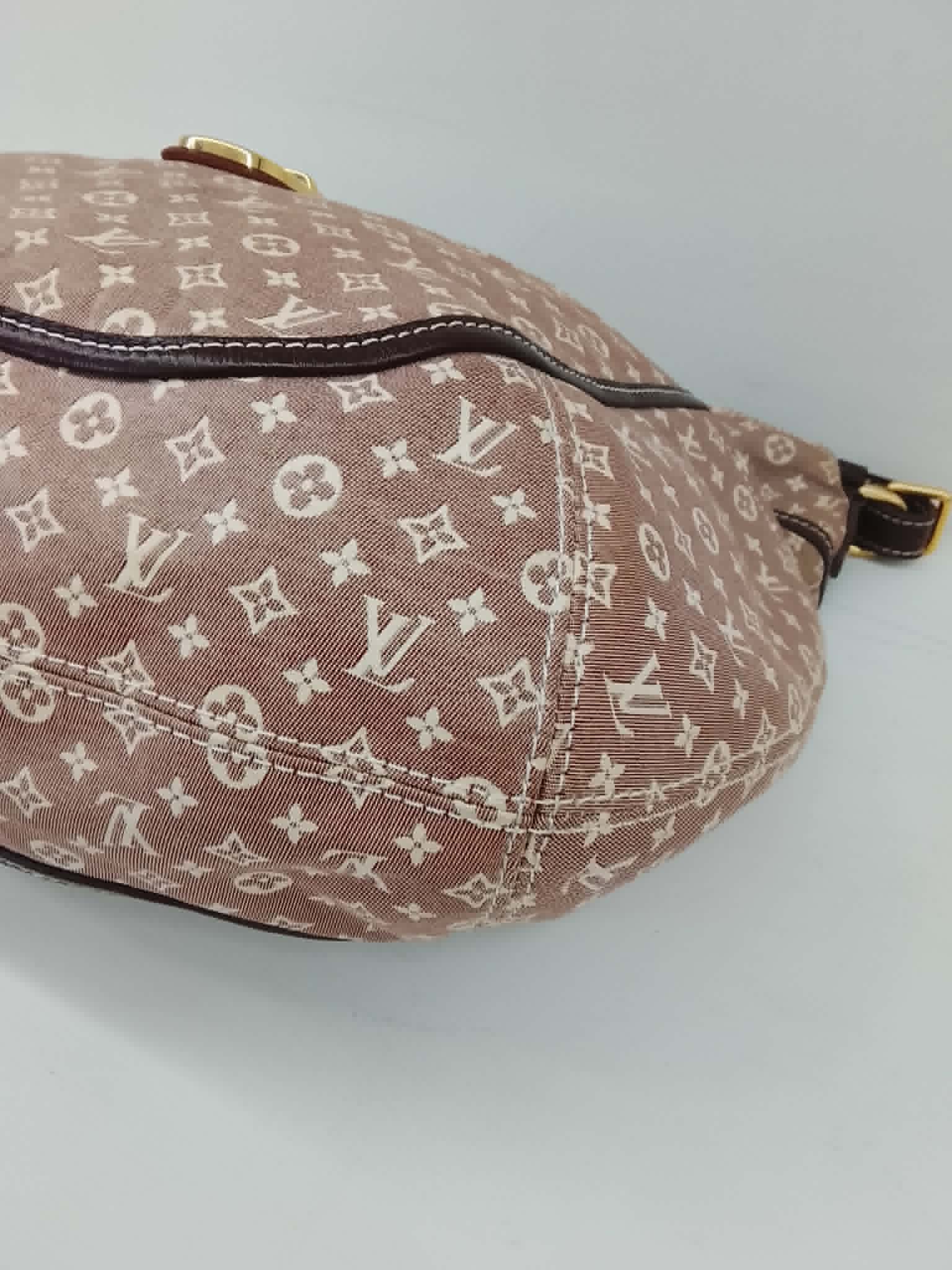 LOUIS VUITTON HOBO ROMANCE