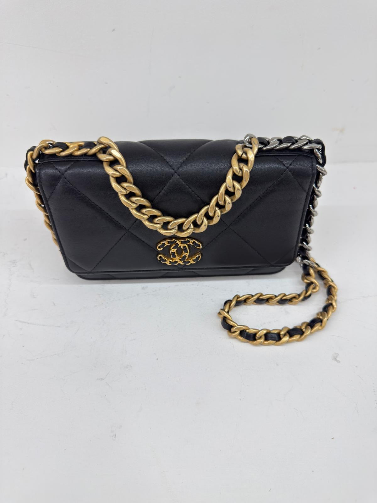 CHANEL WALLET 19