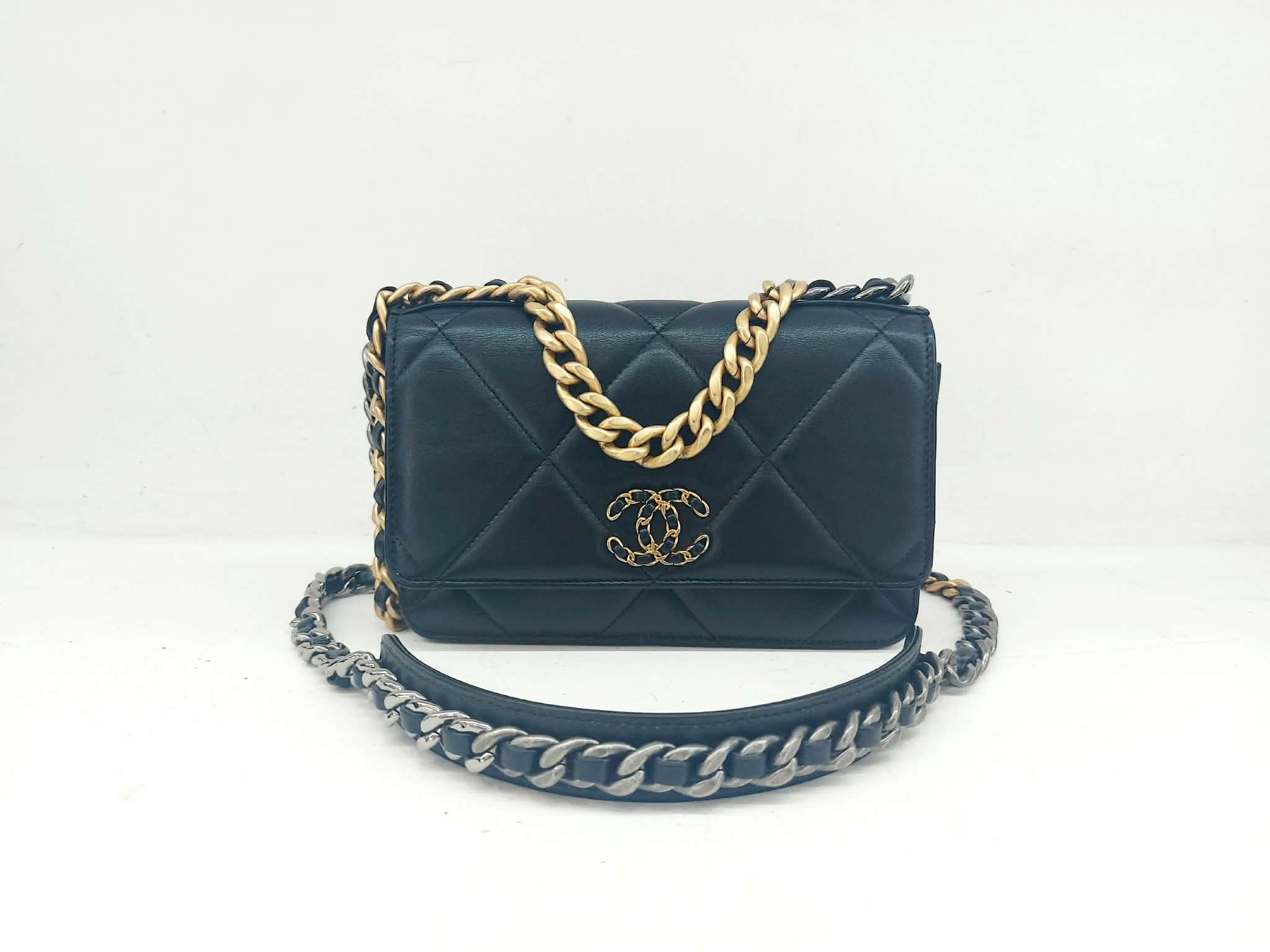 CHANEL WALLET 19