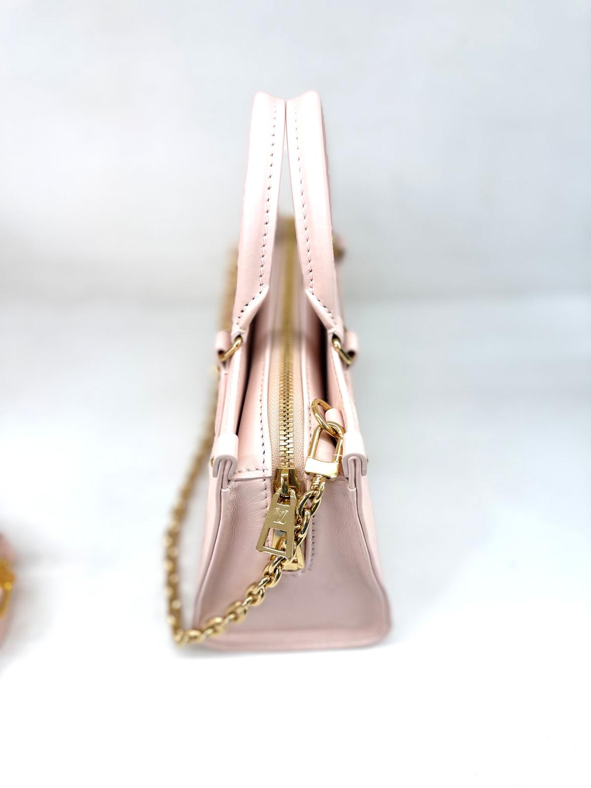 Louis Vuitton OnTheGo East West