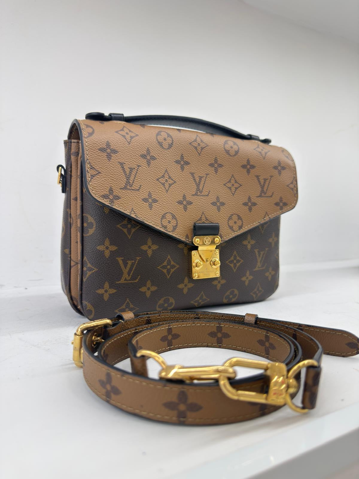 LOUIS VUITTON METIS REVERSE.