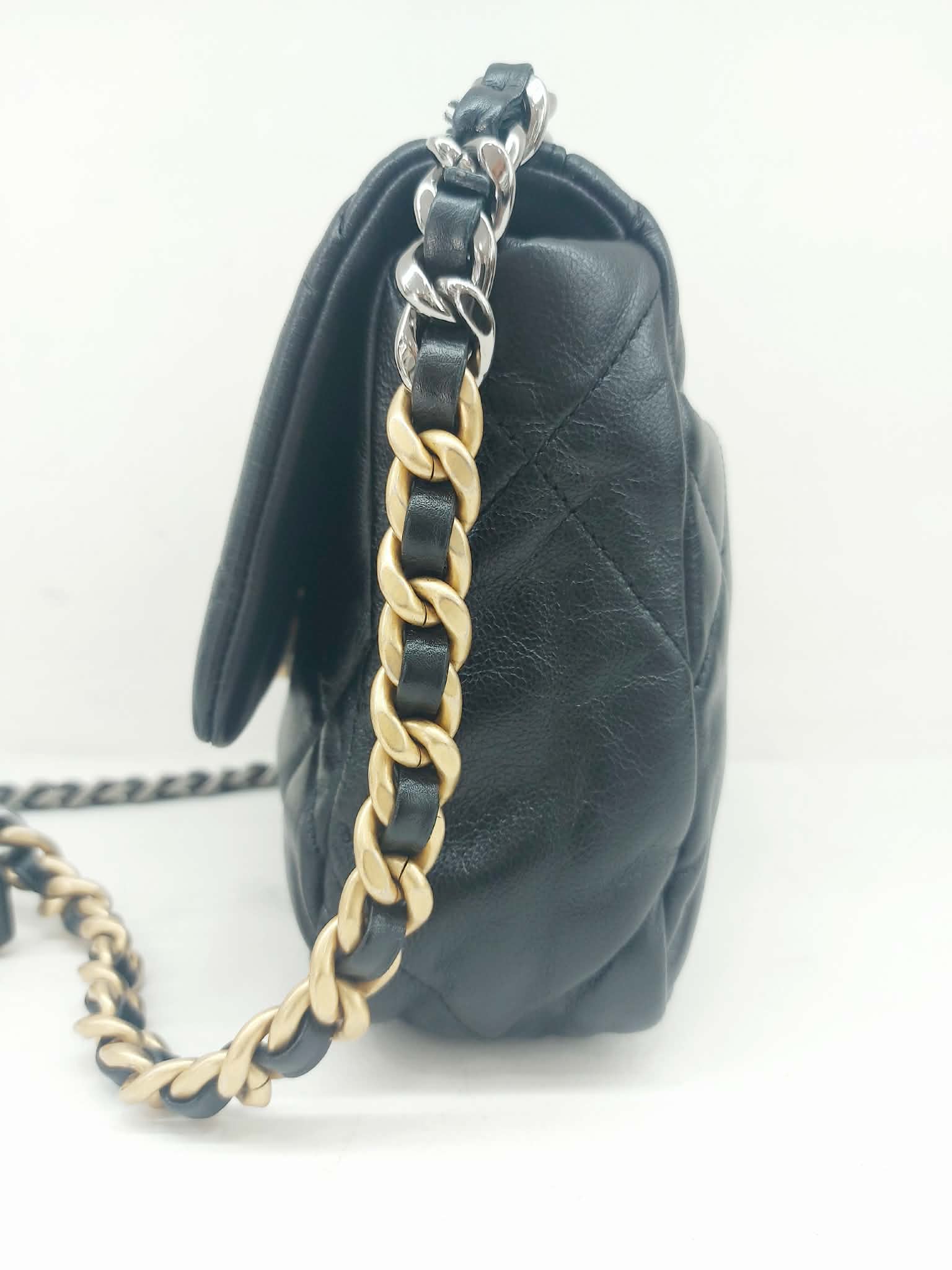 CHANEL 19 NERA