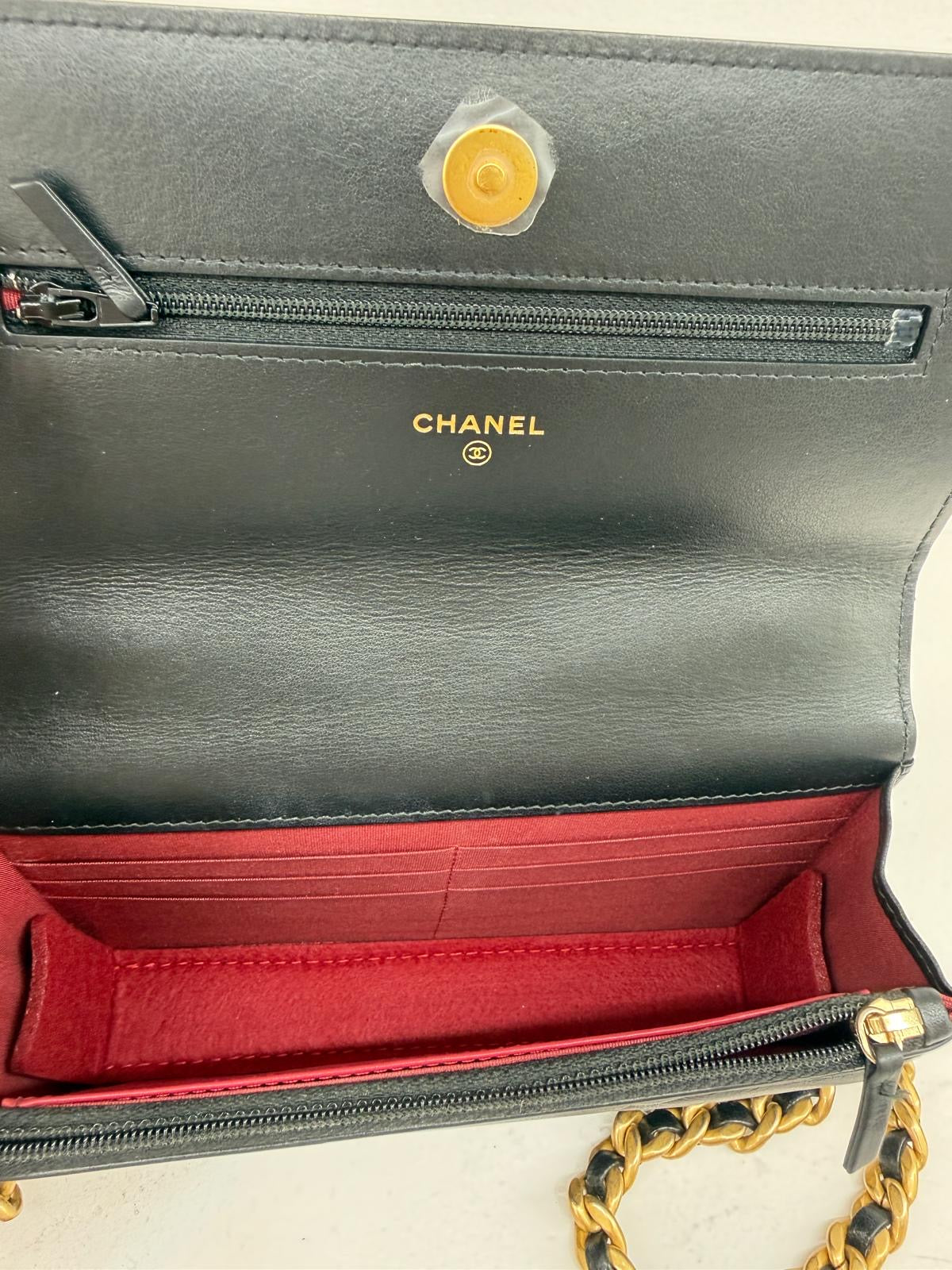 CHANEL WALLET 19
