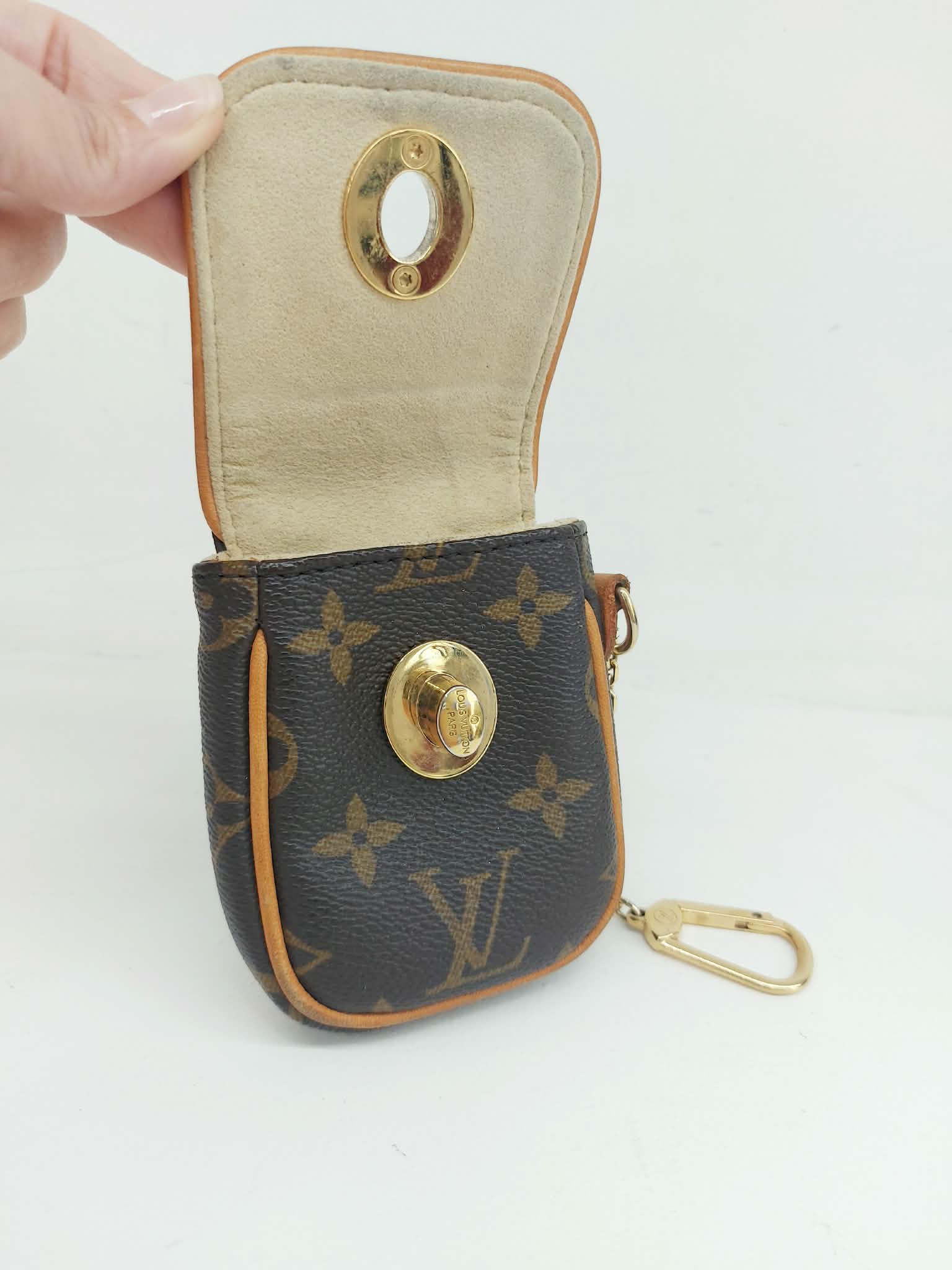 LOUIS VUITTON TULUM MINI POCHETTE