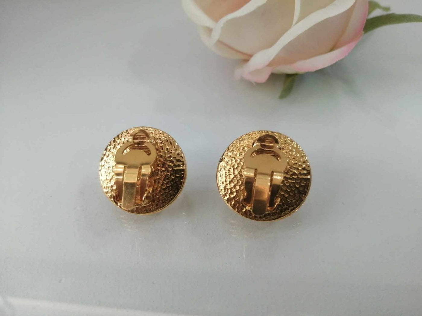 CHANEL ORECCHINI PEARL LOGO