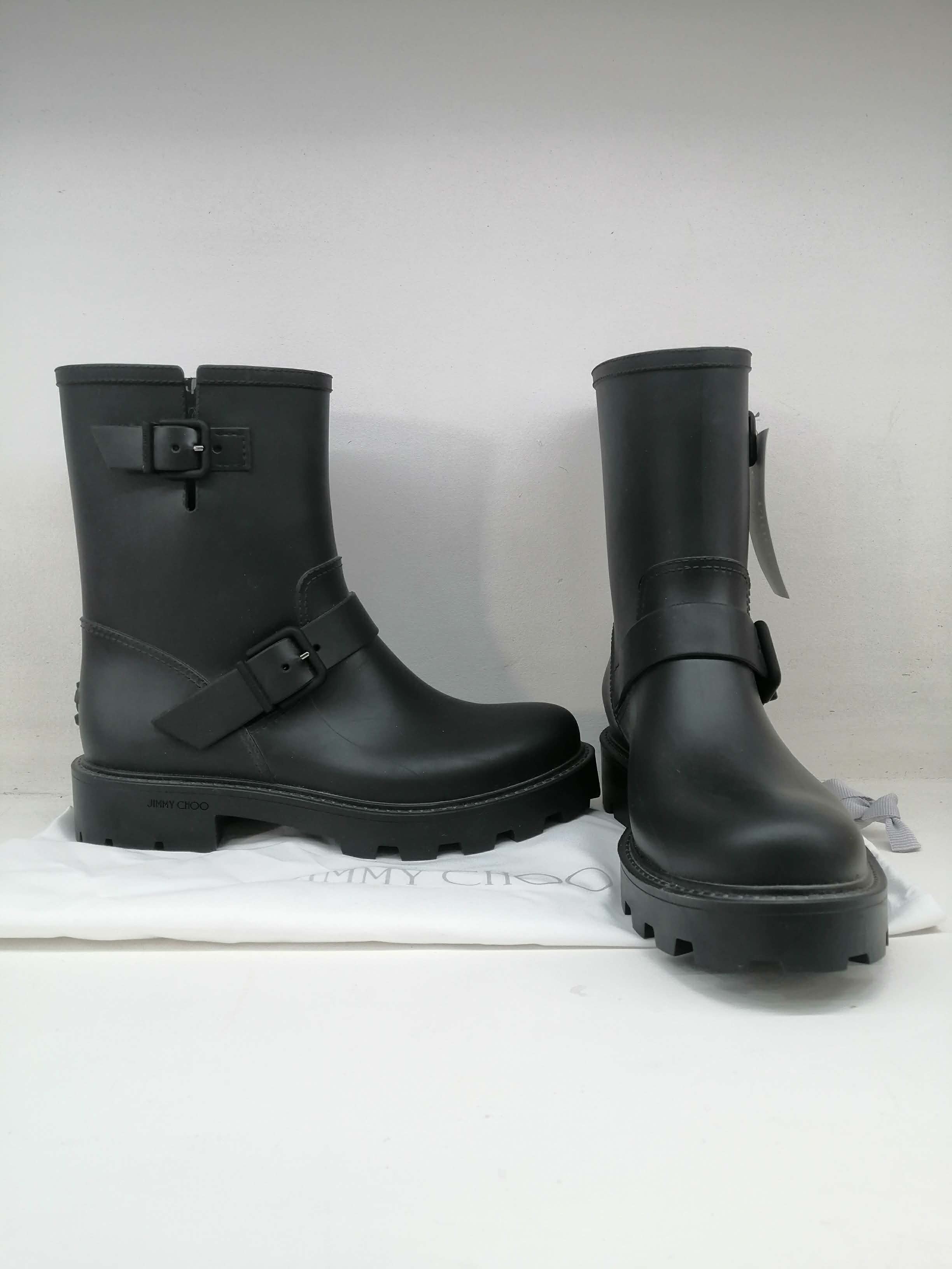 JIMMY CHOO STIVALETTI YAEL IN GOMMA N40
