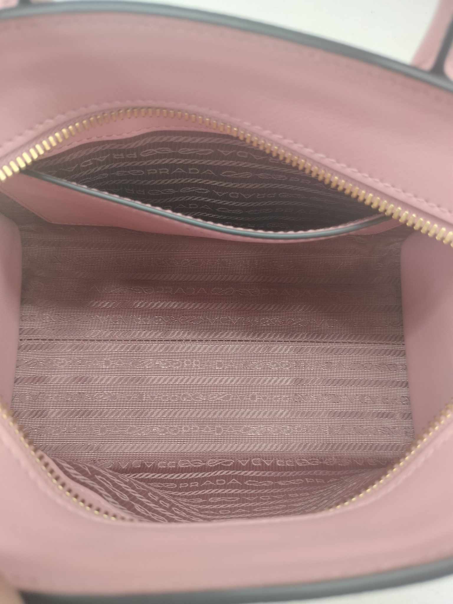 PRADA IN PELLE SAFFIANO