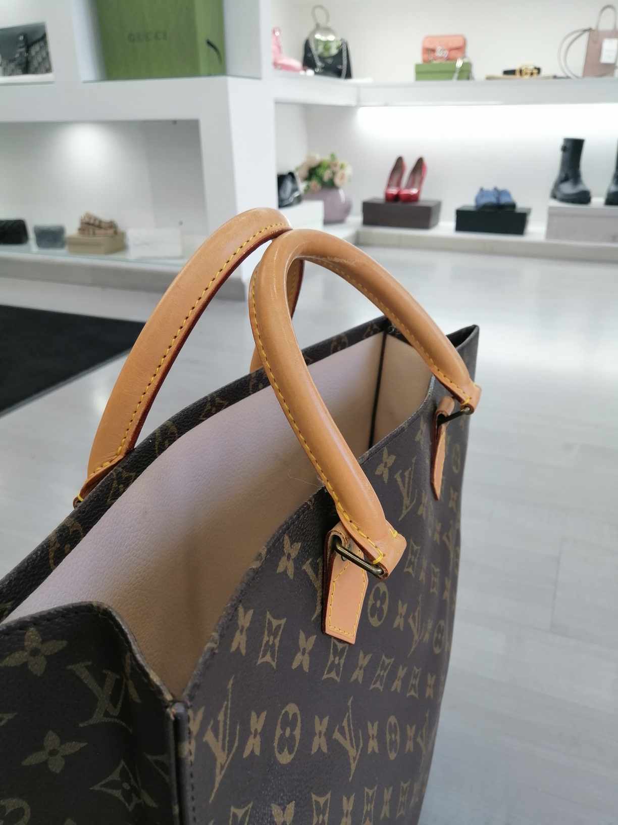 Louis Vuitton Sac Plat