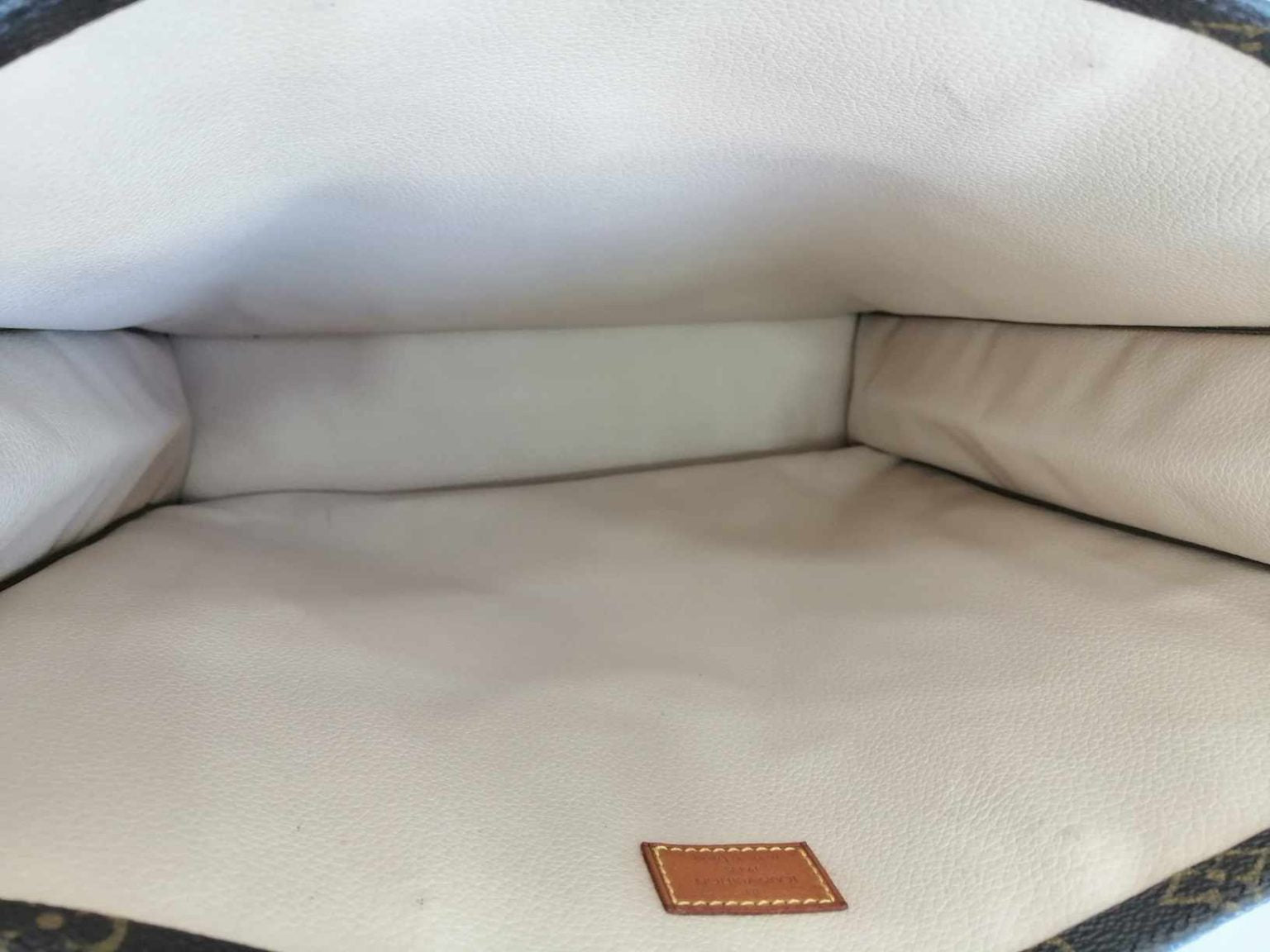 Louis Vuitton Sac Plat
