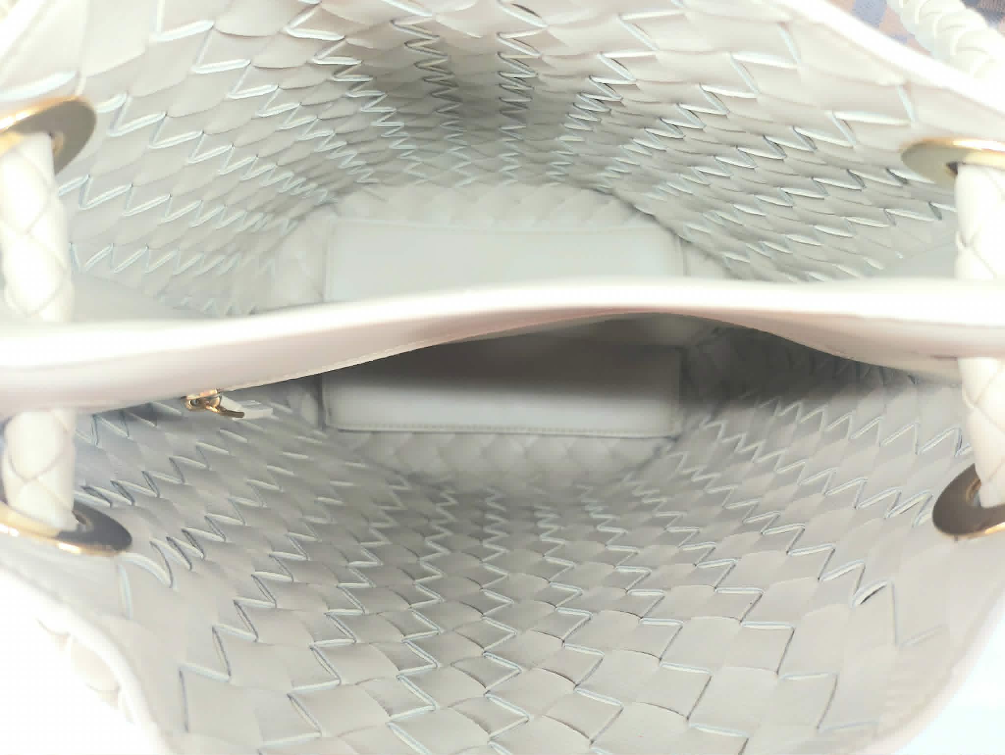 BOTTEGA VENETA ANDIAMO BUCKET