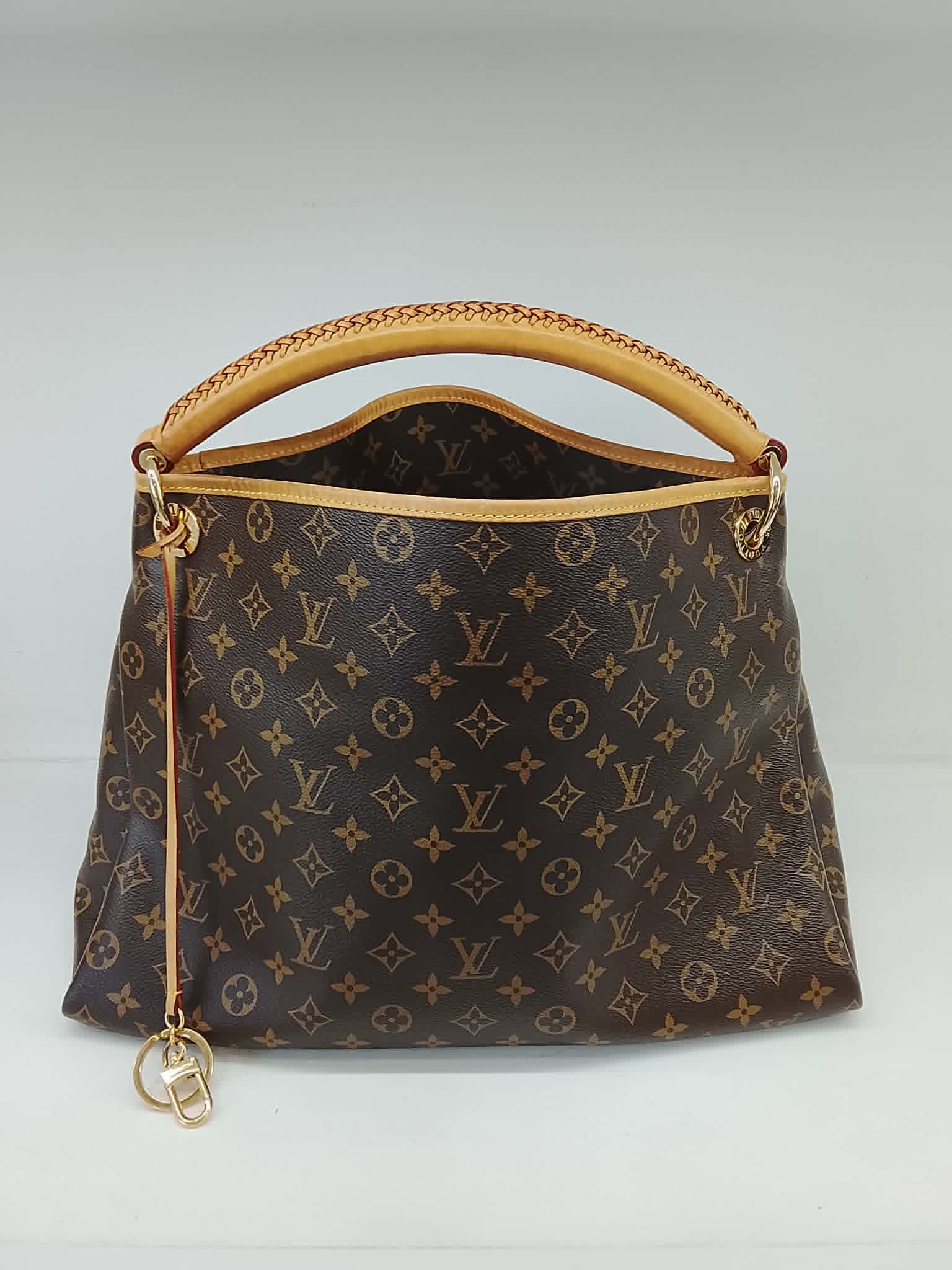 LOUIS VUITTON ASTSY GM