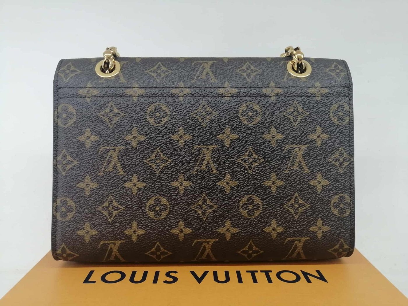 LOUIS VUITTON VICTOIRE R.