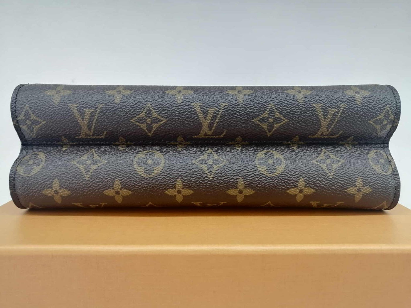 LOUIS VUITTON VICTOIRE R.
