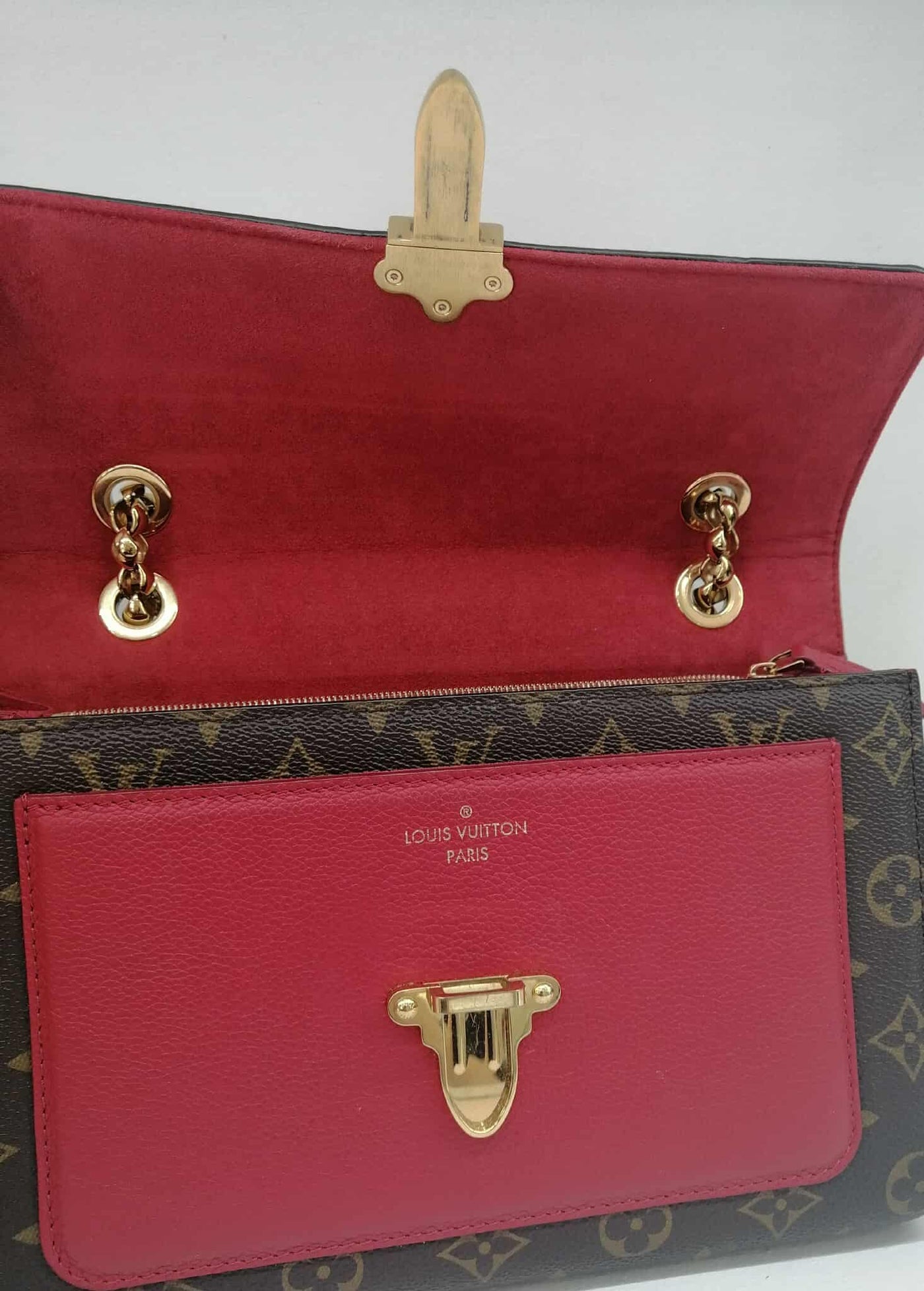 LOUIS VUITTON VICTOIRE R.