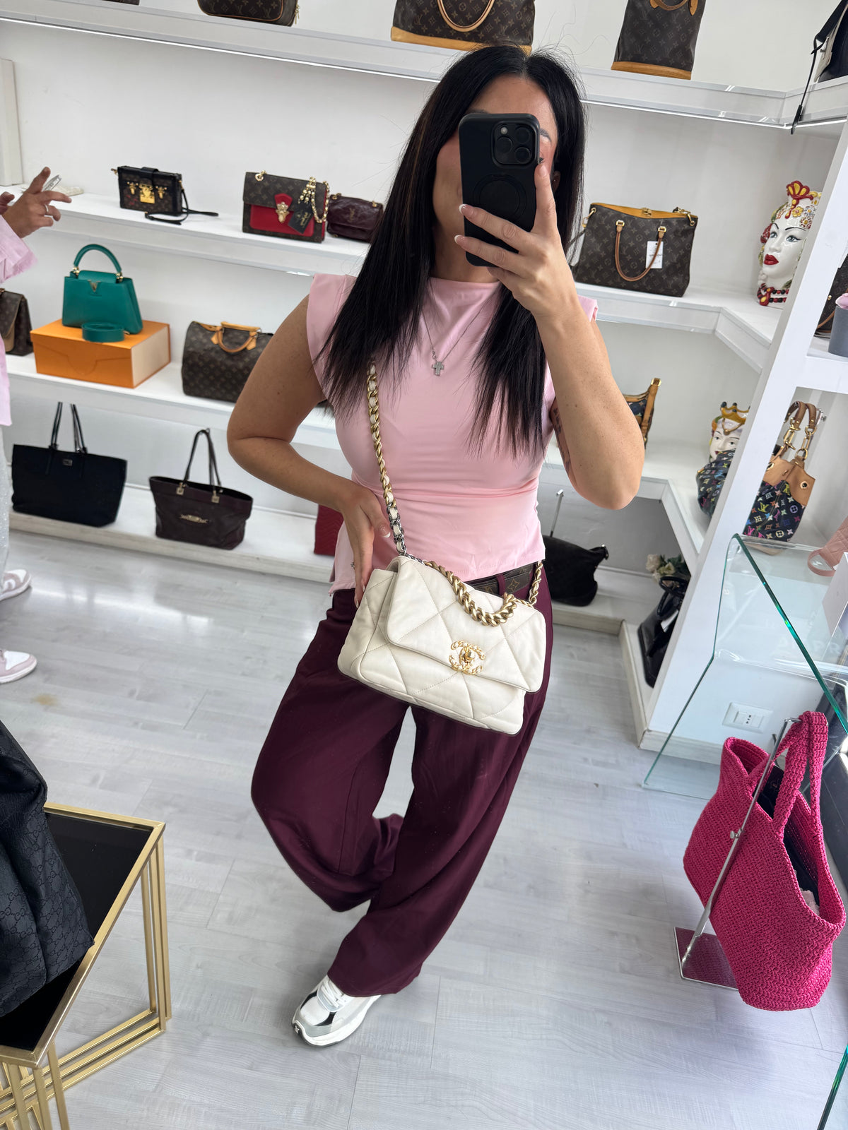 CHANEL 19