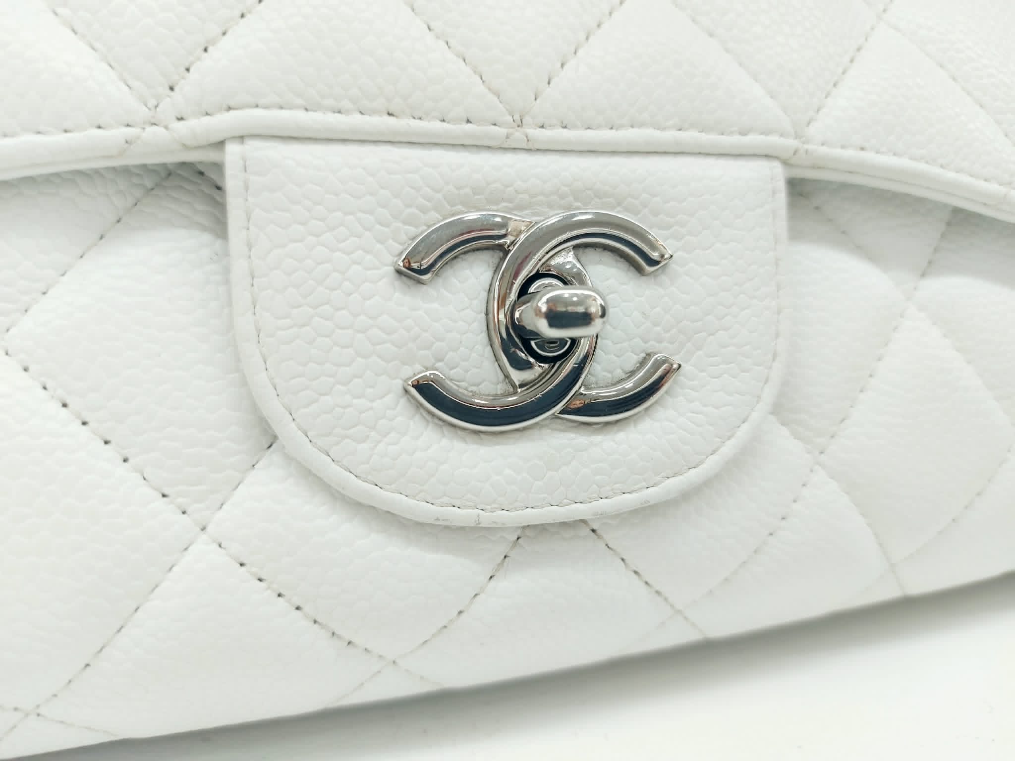 CHANEL MAXI JUMBO CLASSIC FLAP