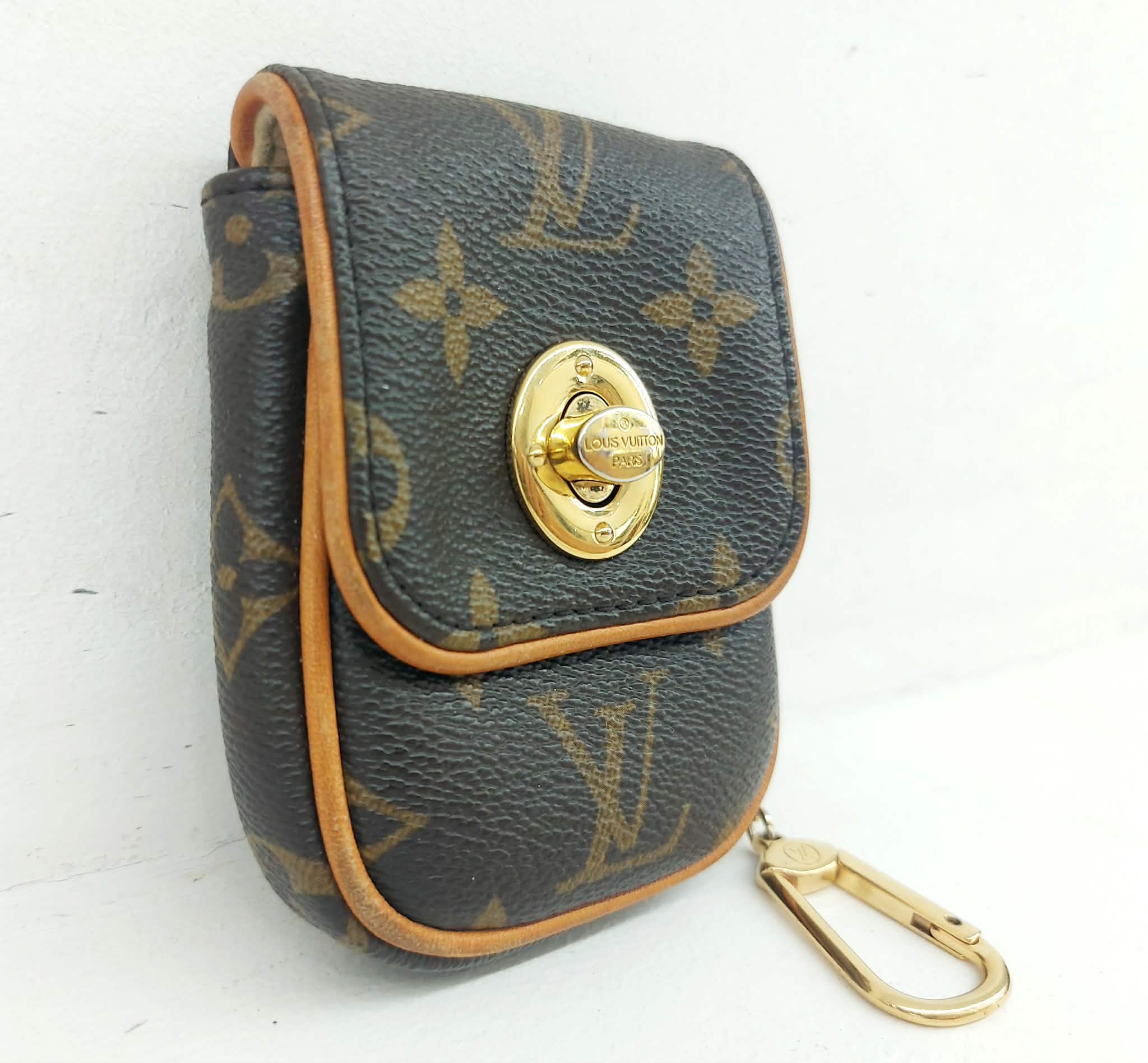 LOUIS VUITTON TULUM MINI POCHETTE