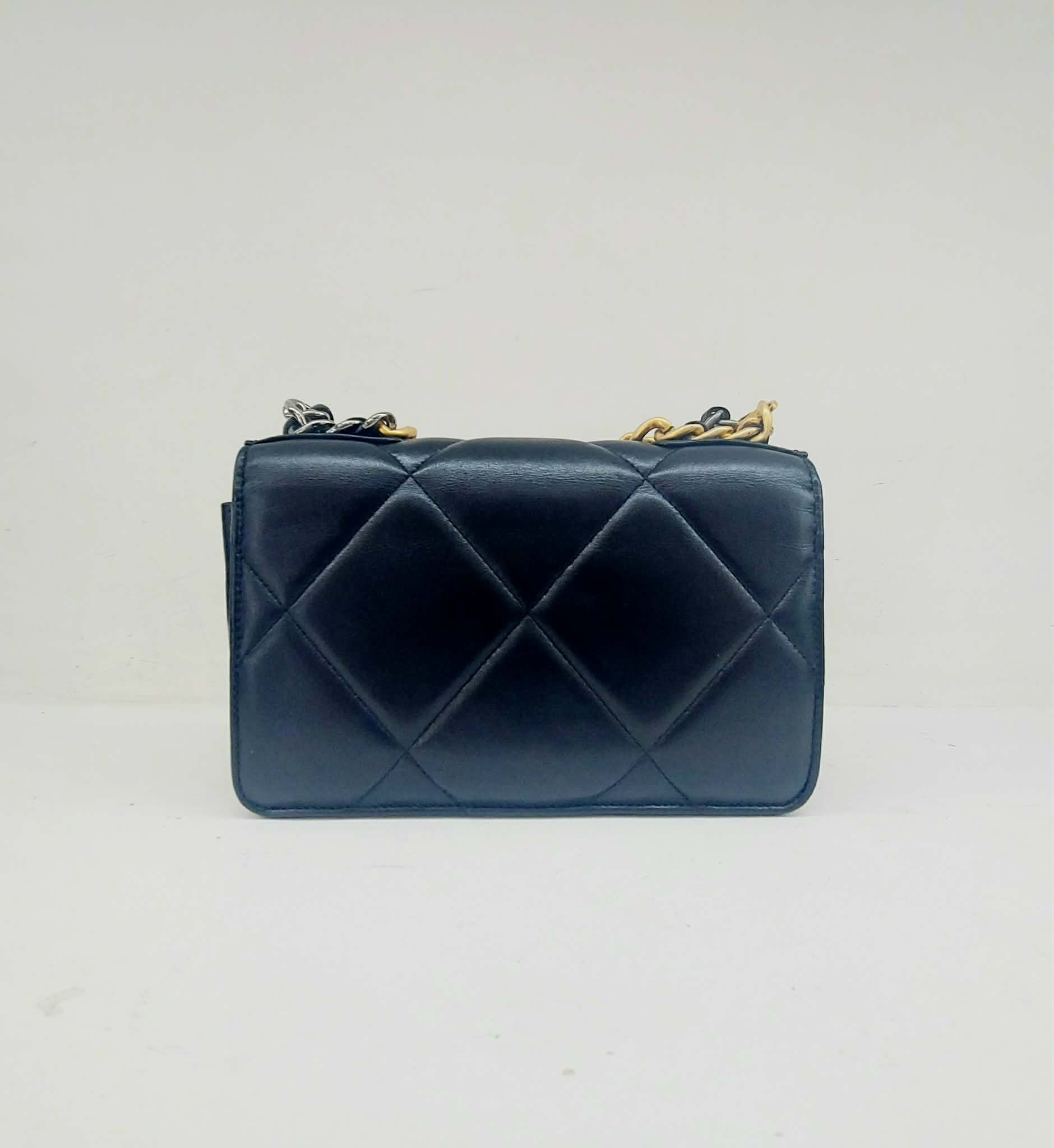 CHANEL WALLET 19