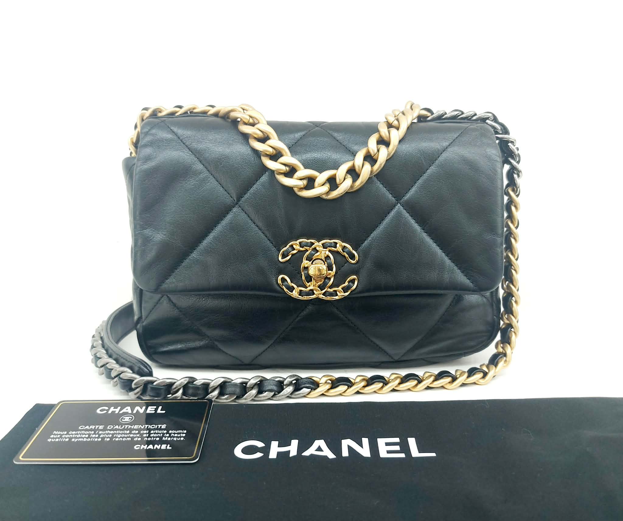 CHANEL 19 NERA