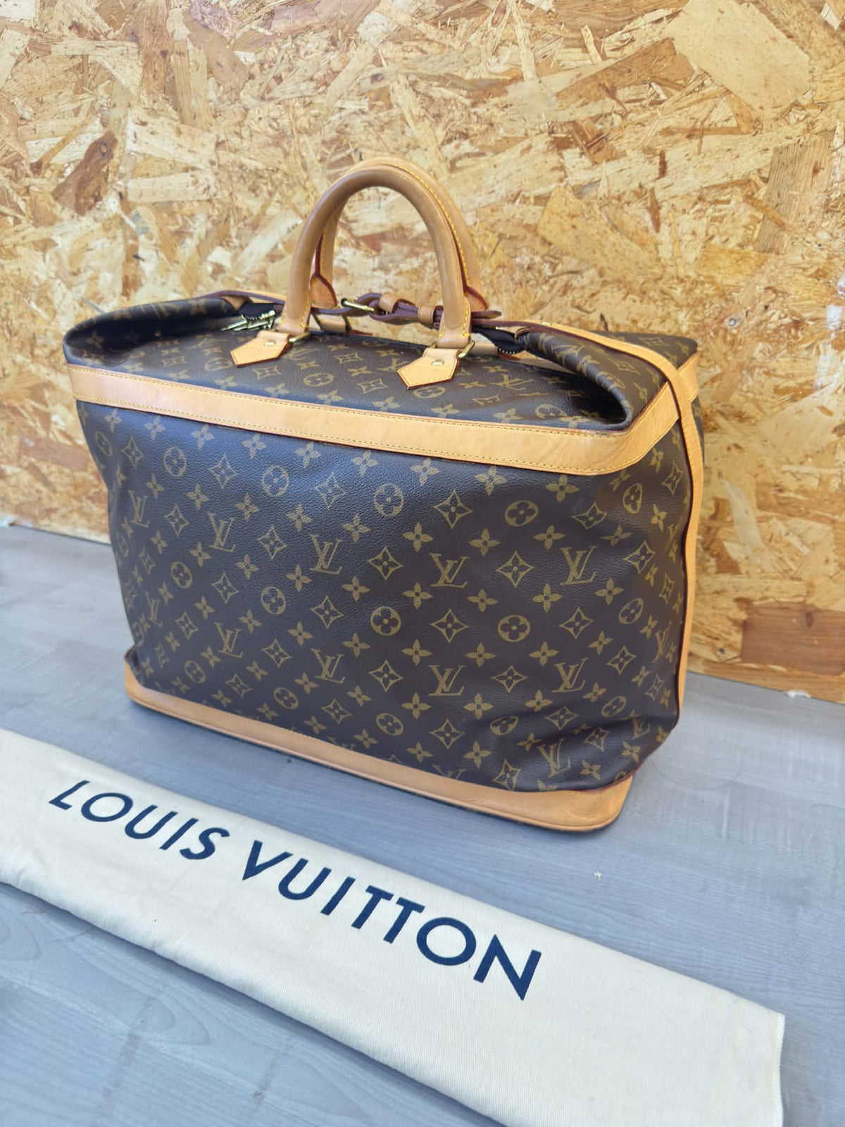 LOUIS VUITTON DUFFLE CRUISER