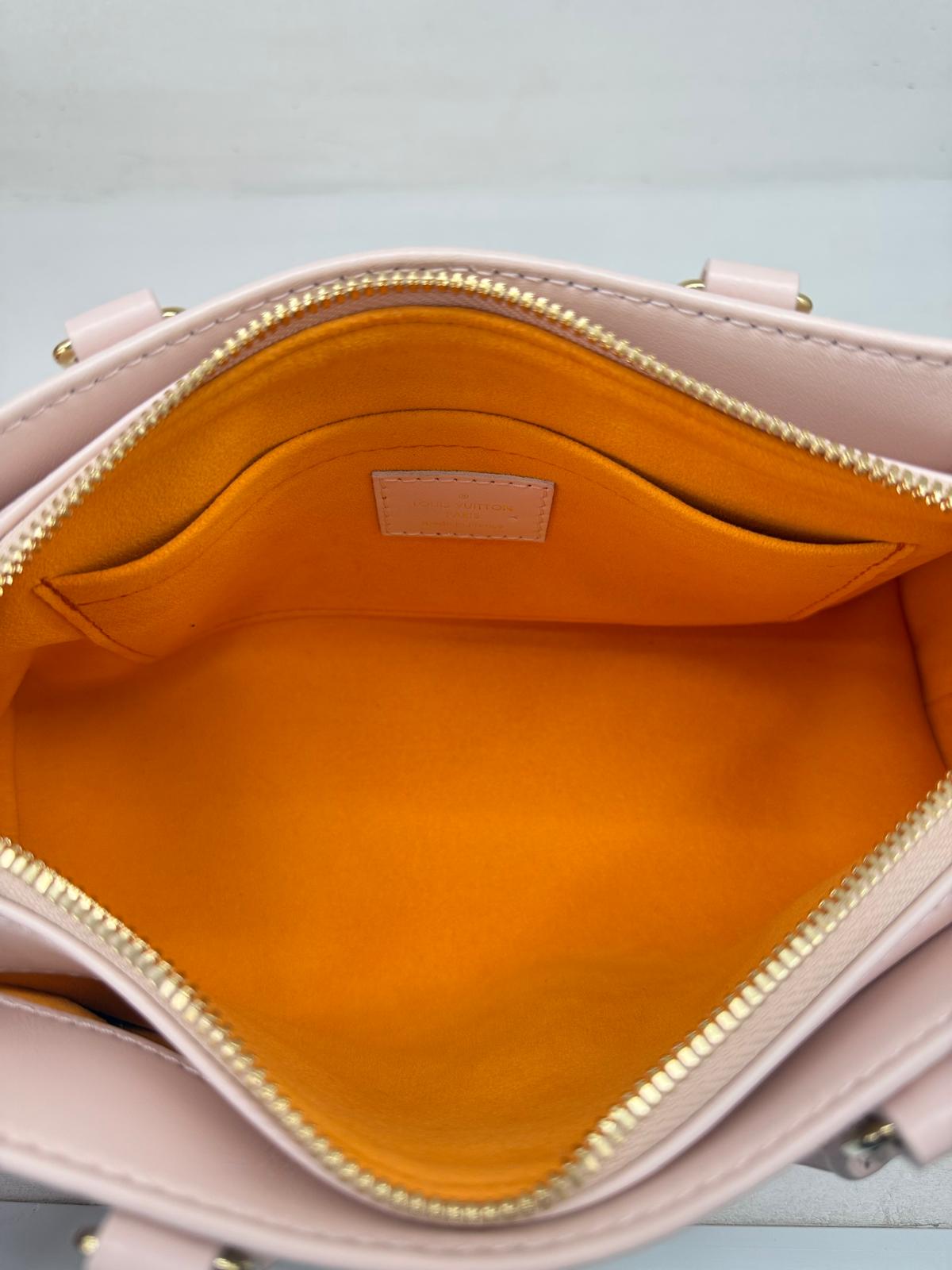 Louis Vuitton OnTheGo East West