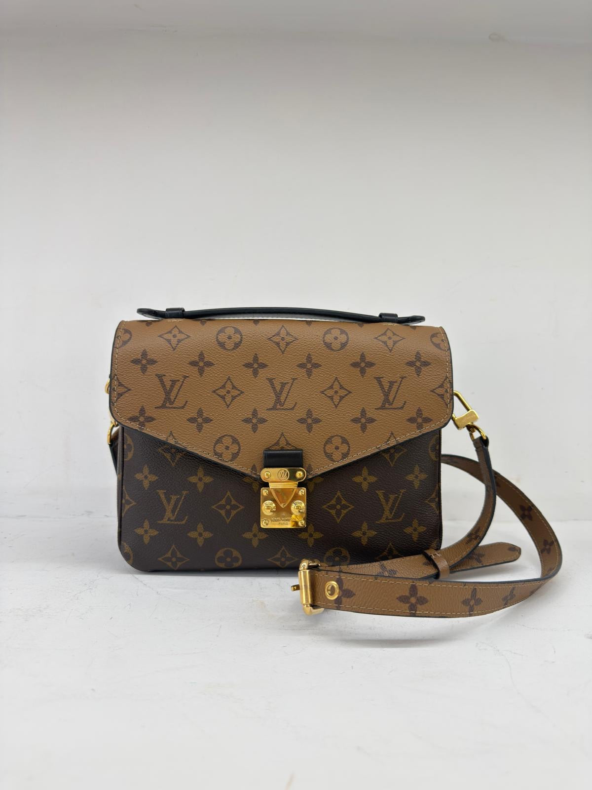 LOUIS VUITTON METIS REVERSE.