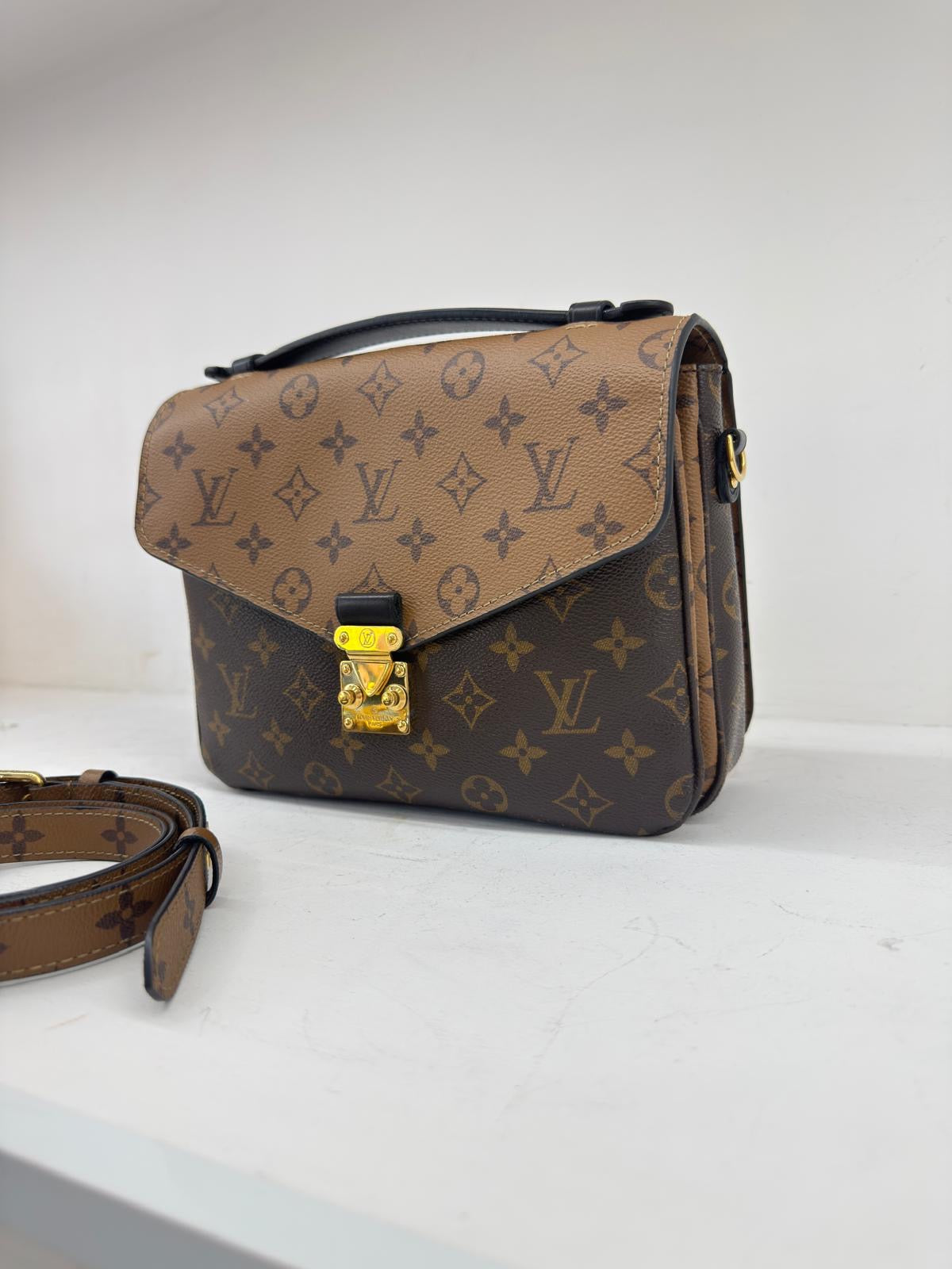 LOUIS VUITTON METIS REVERSE.