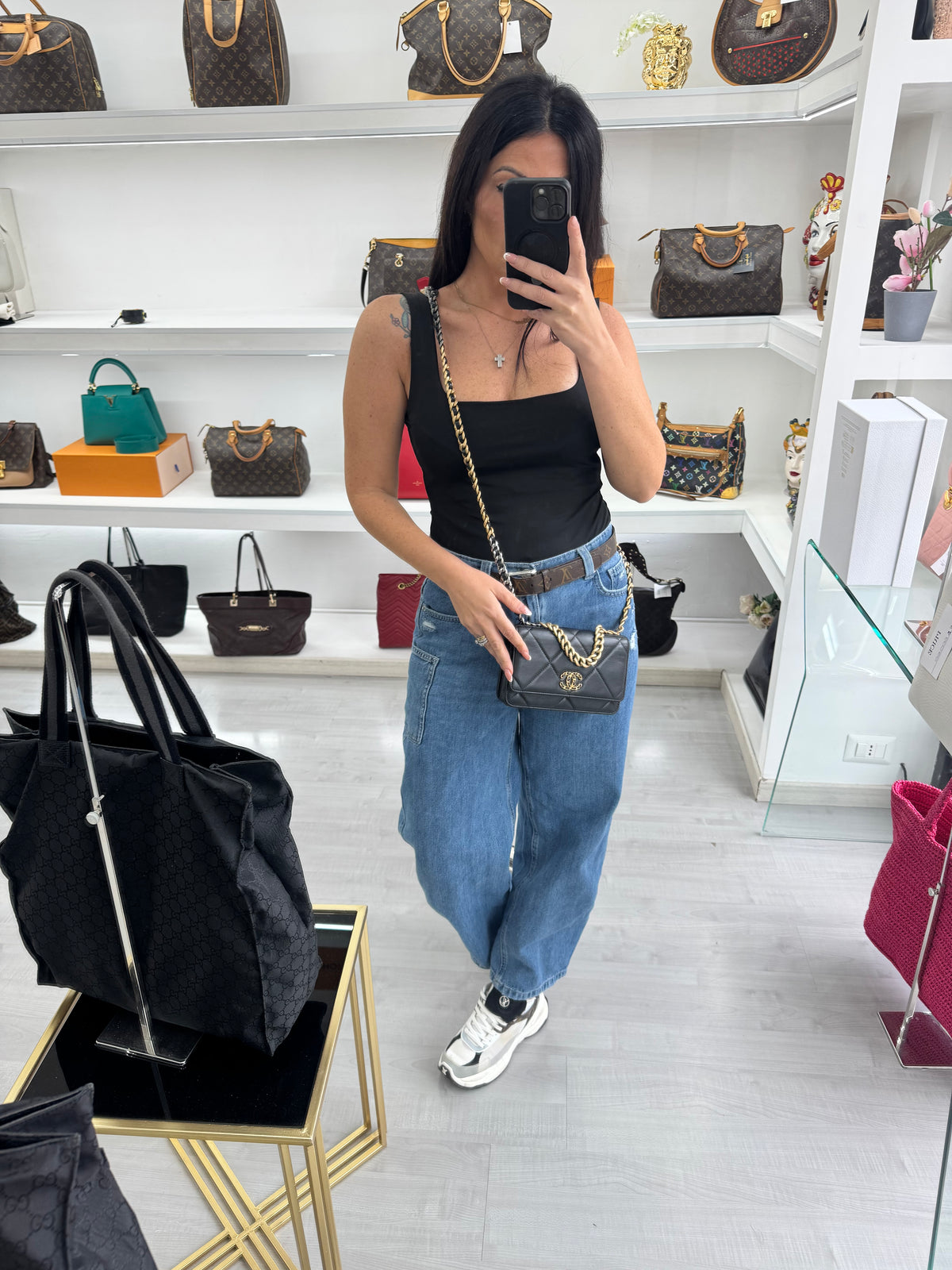 CHANEL WALLET 19