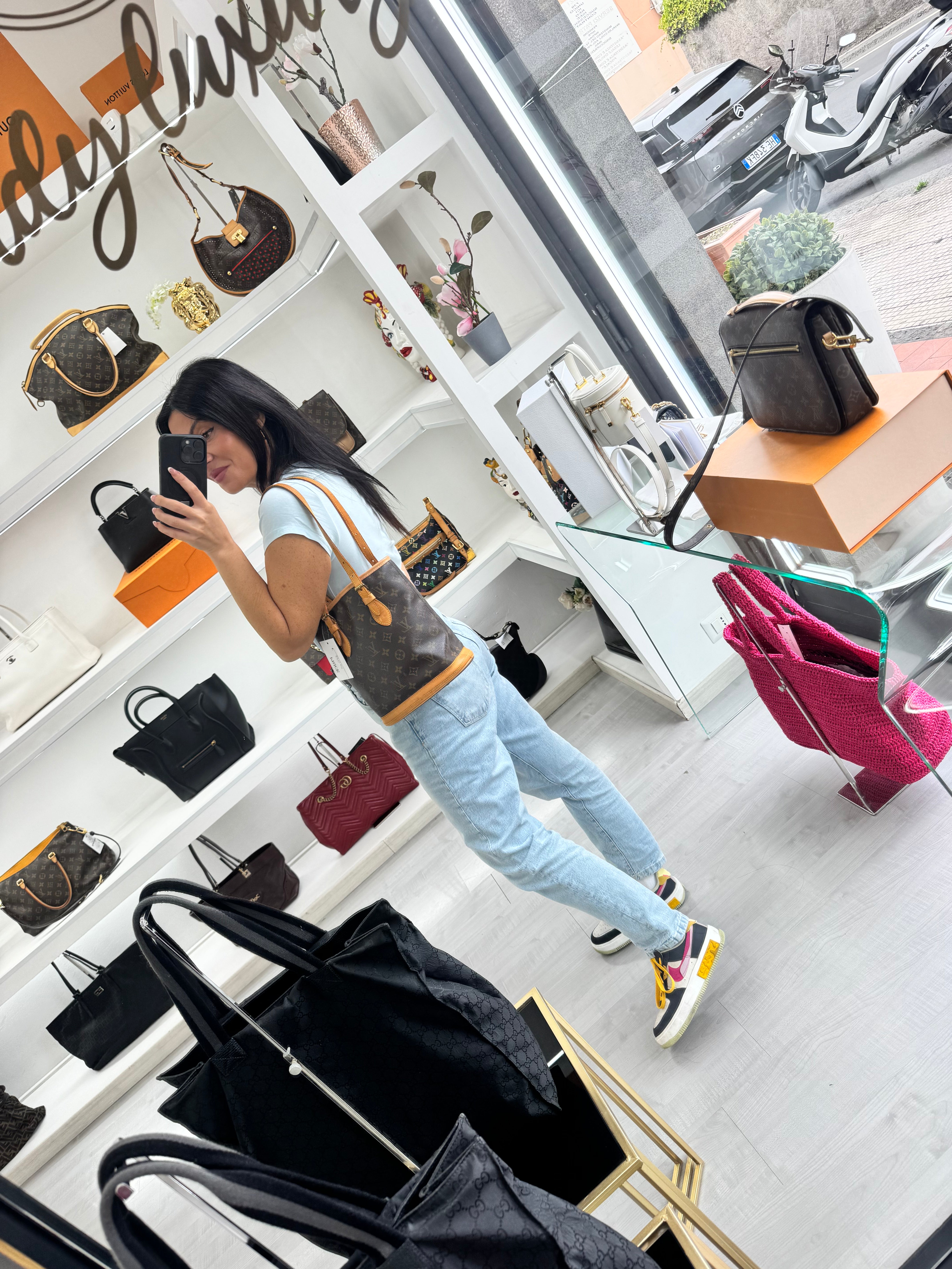 LOUIS VUITTON BUCKET PM