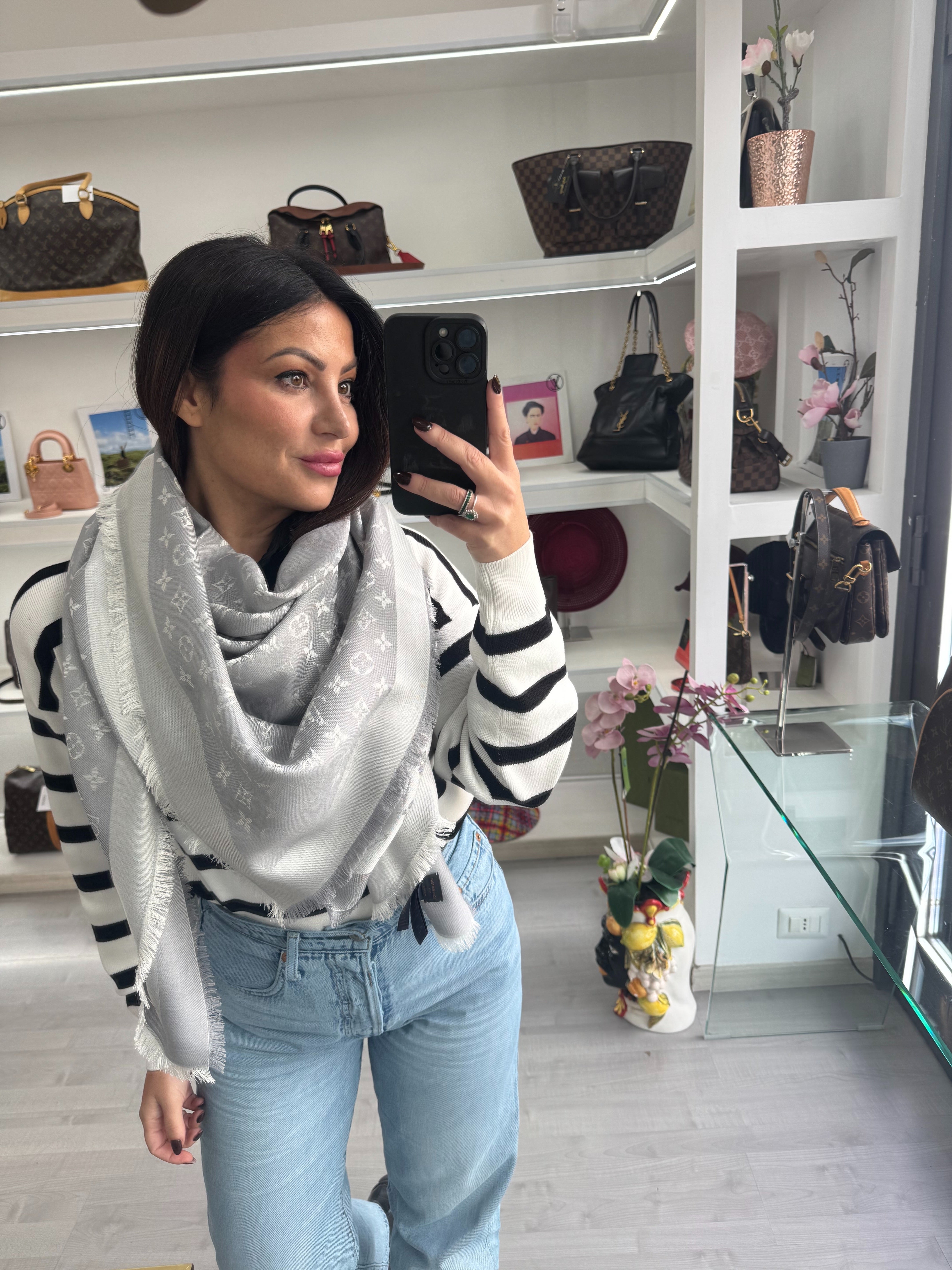 Louis Vuitton Stola Monogram Grigio