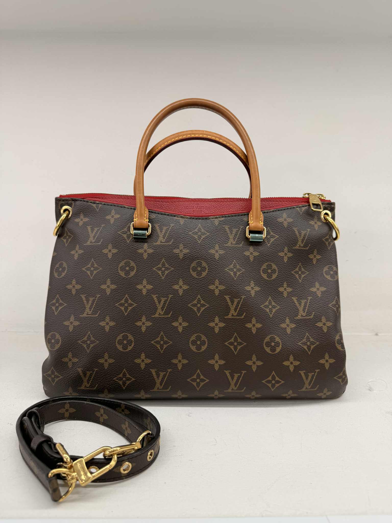 LOUIS VUITTON PALLAS MM
