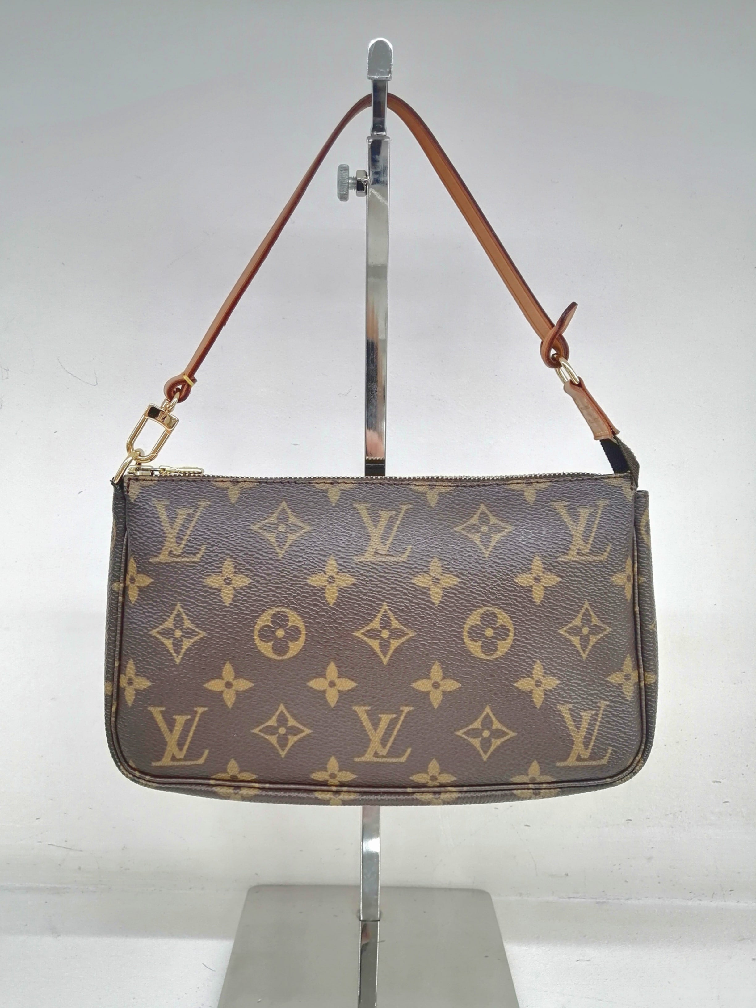 LOUIS VUITTON POCHETTE ACCESSOIRES
