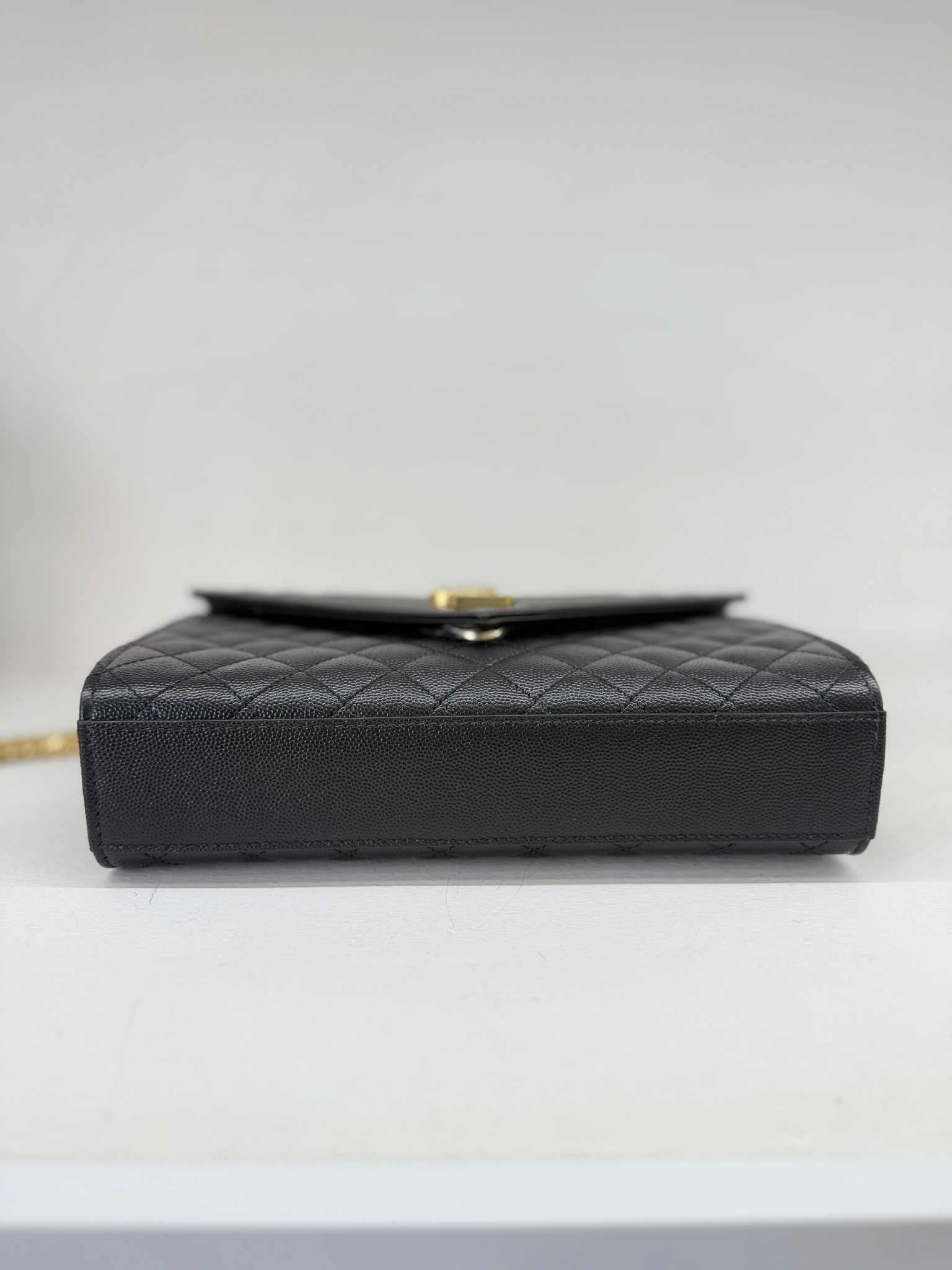 YSL ENVELOPE MEDIUM IN PELLE TRAPUNTATA GRAIN DE POUDRE