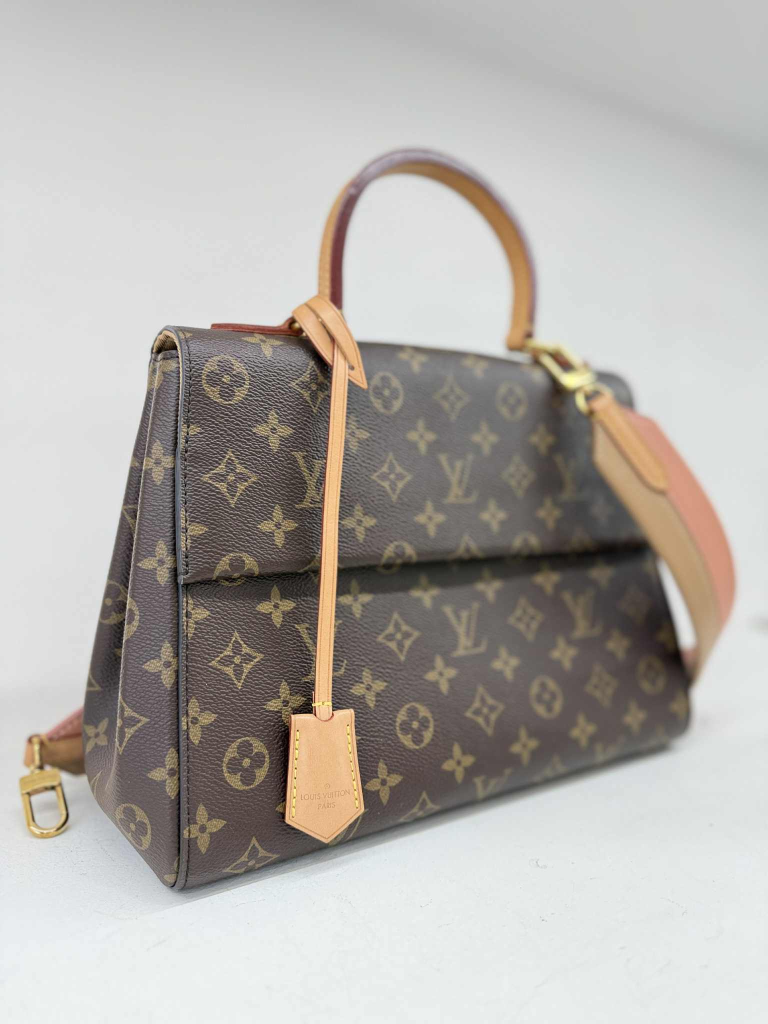 LOUIS VUITTON CLUNY MM