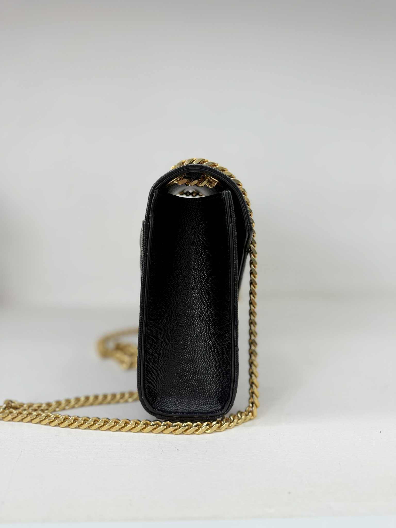 YSL ENVELOPE MEDIUM IN PELLE TRAPUNTATA GRAIN DE POUDRE