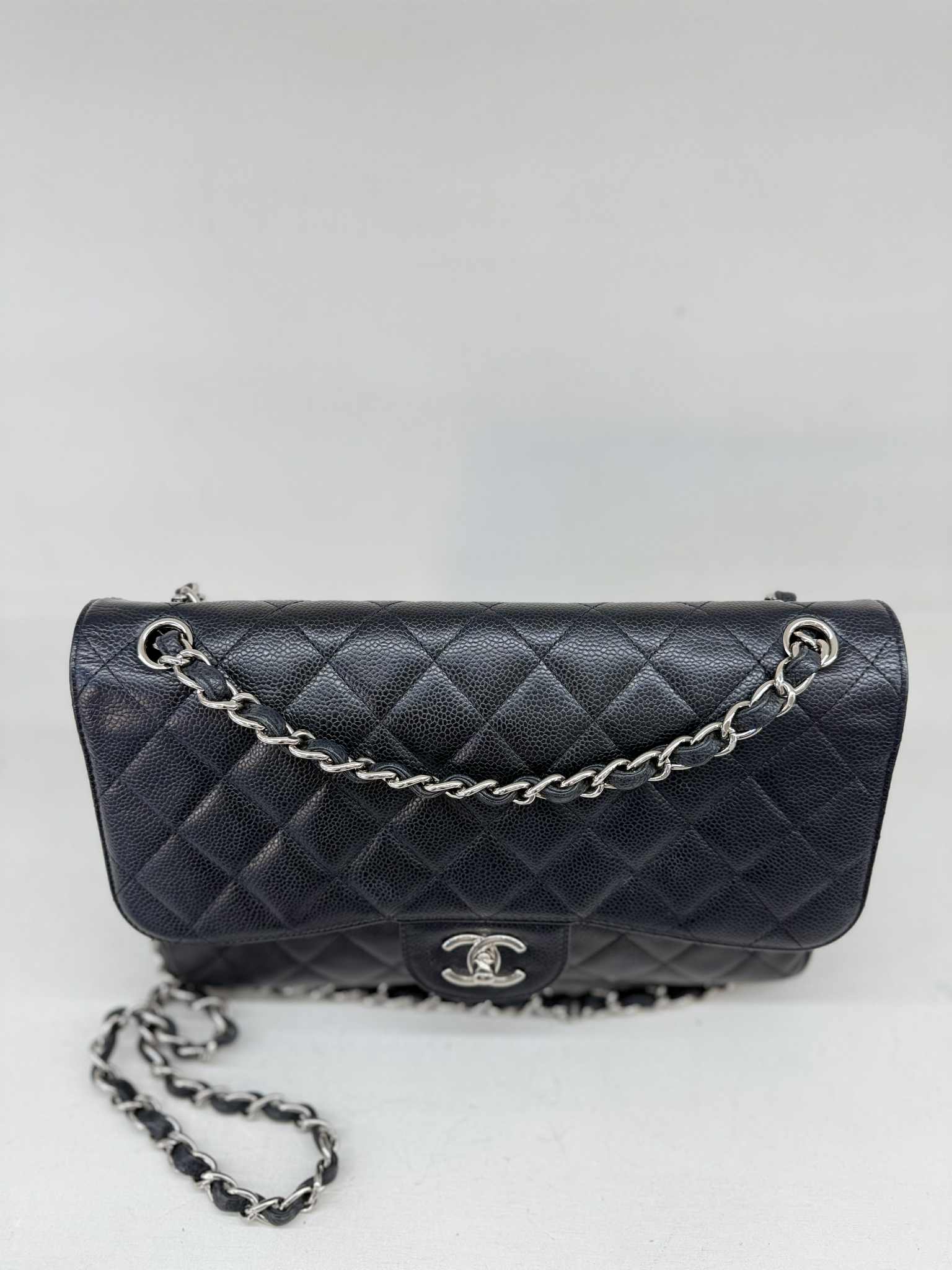 CHANEL CLASSIC JUMBO