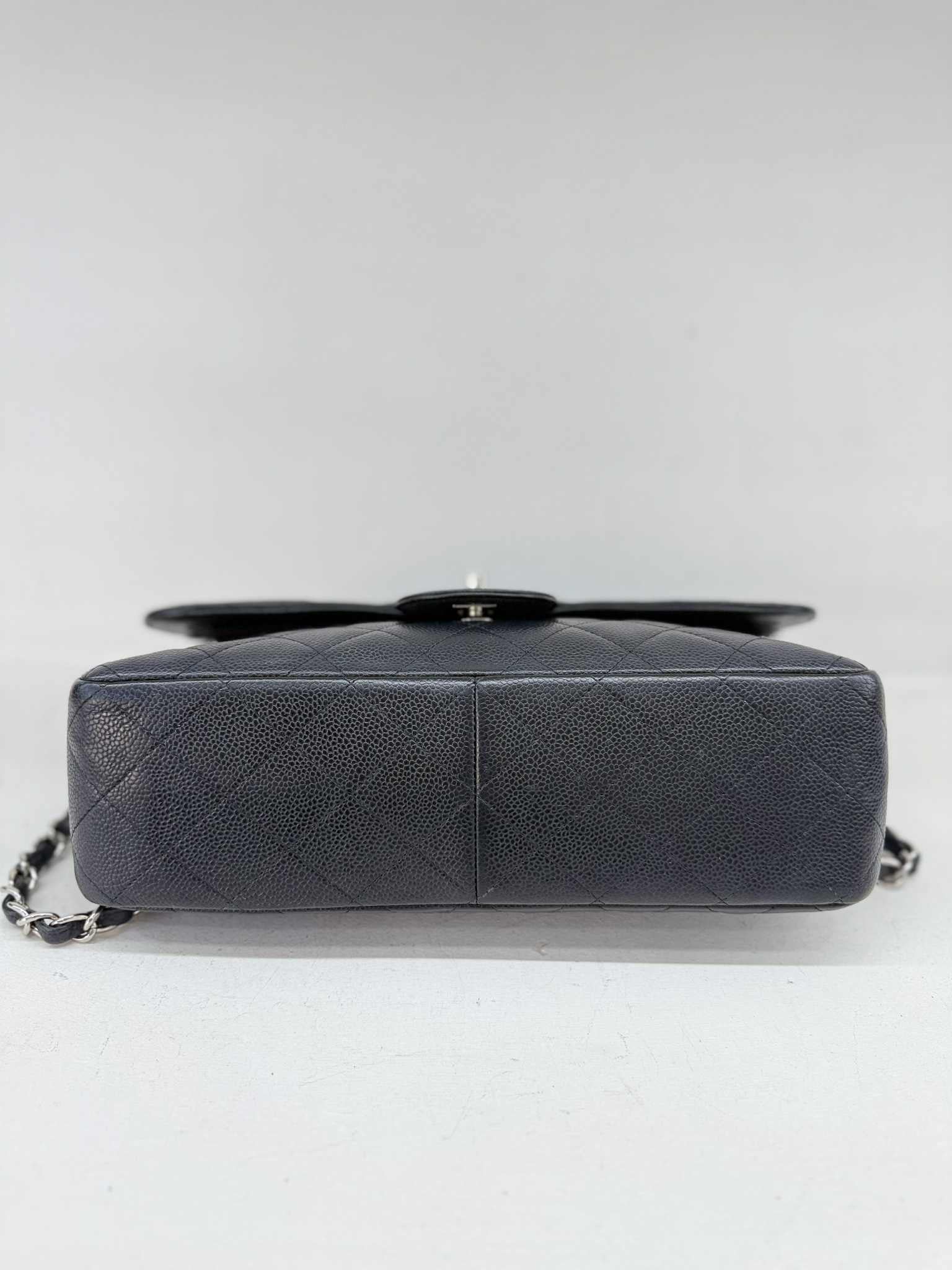 CHANEL CLASSIC JUMBO