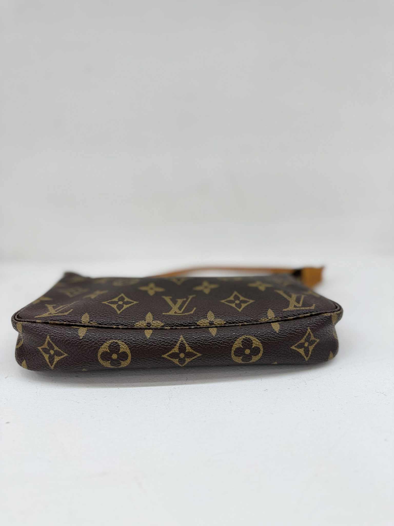 LOUIS VUITTON POCHETTE ACCESSOIRES