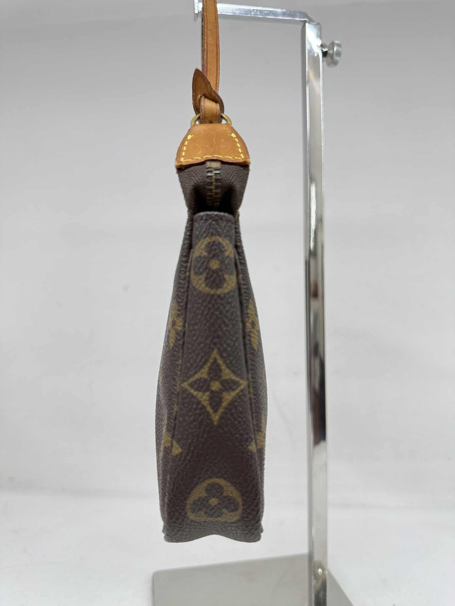 LOUIS VUITTON POCHETTE ACCESSOIRES