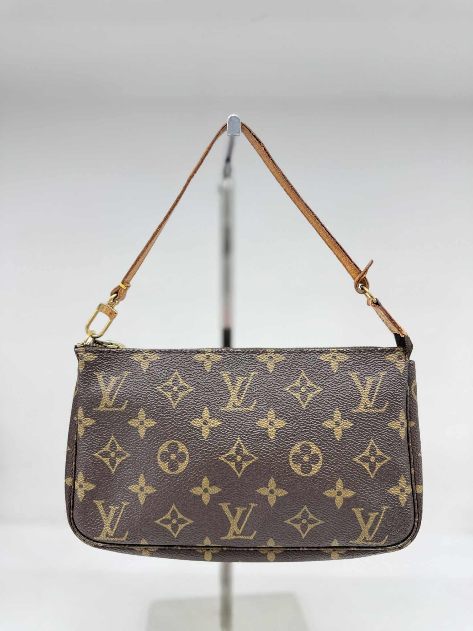LOUIS VUITTON POCHETTE ACCESSOIRES