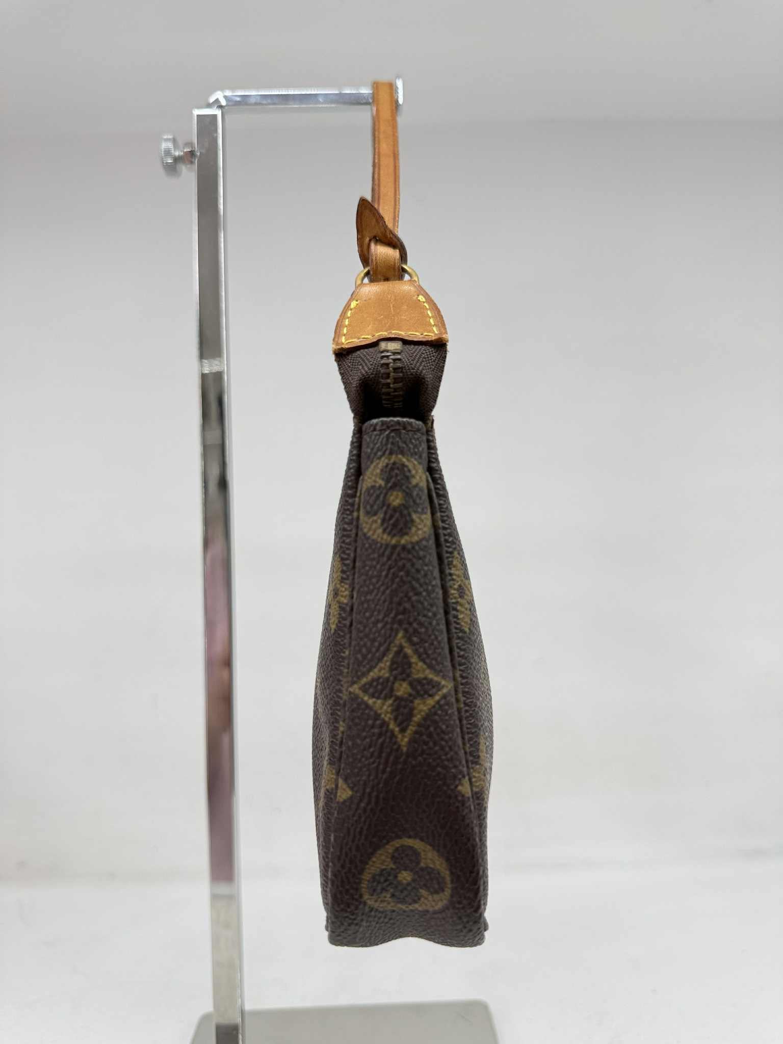 LOUIS VUITTON POCHETTE ACCESSOIRES