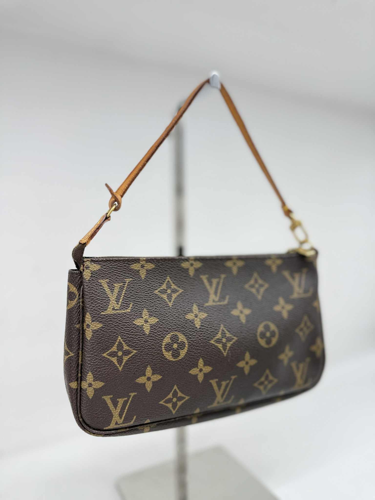 LOUIS VUITTON POCHETTE ACCESSOIRES