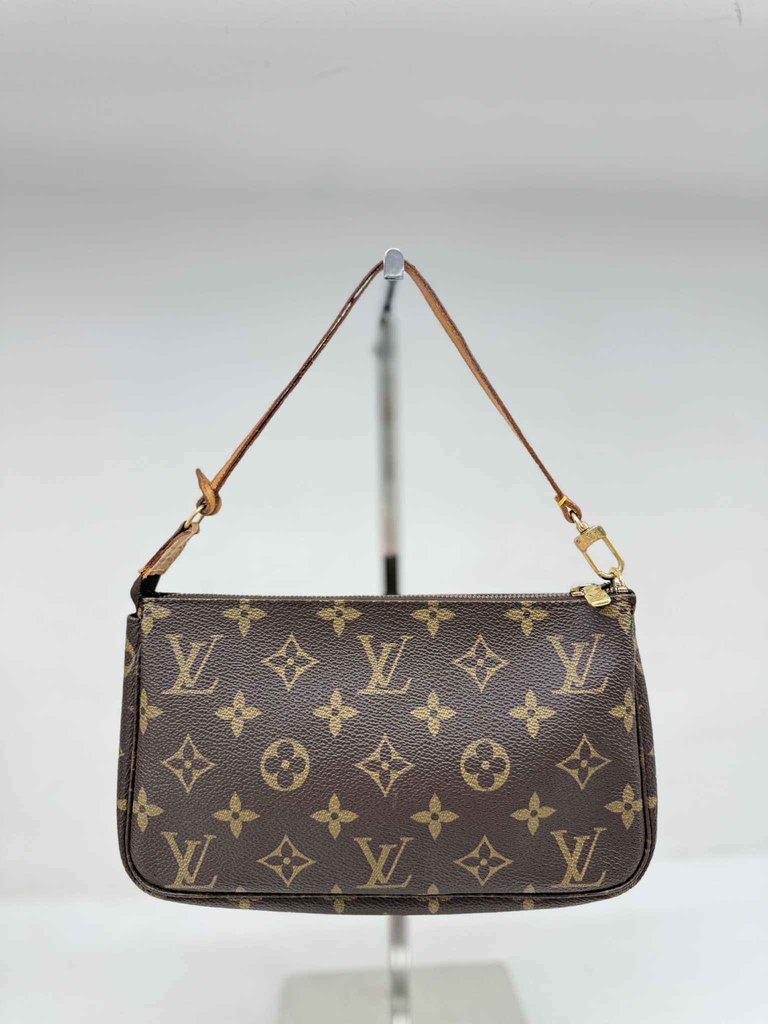LOUIS VUITTON POCHETTE ACCESSOIRES