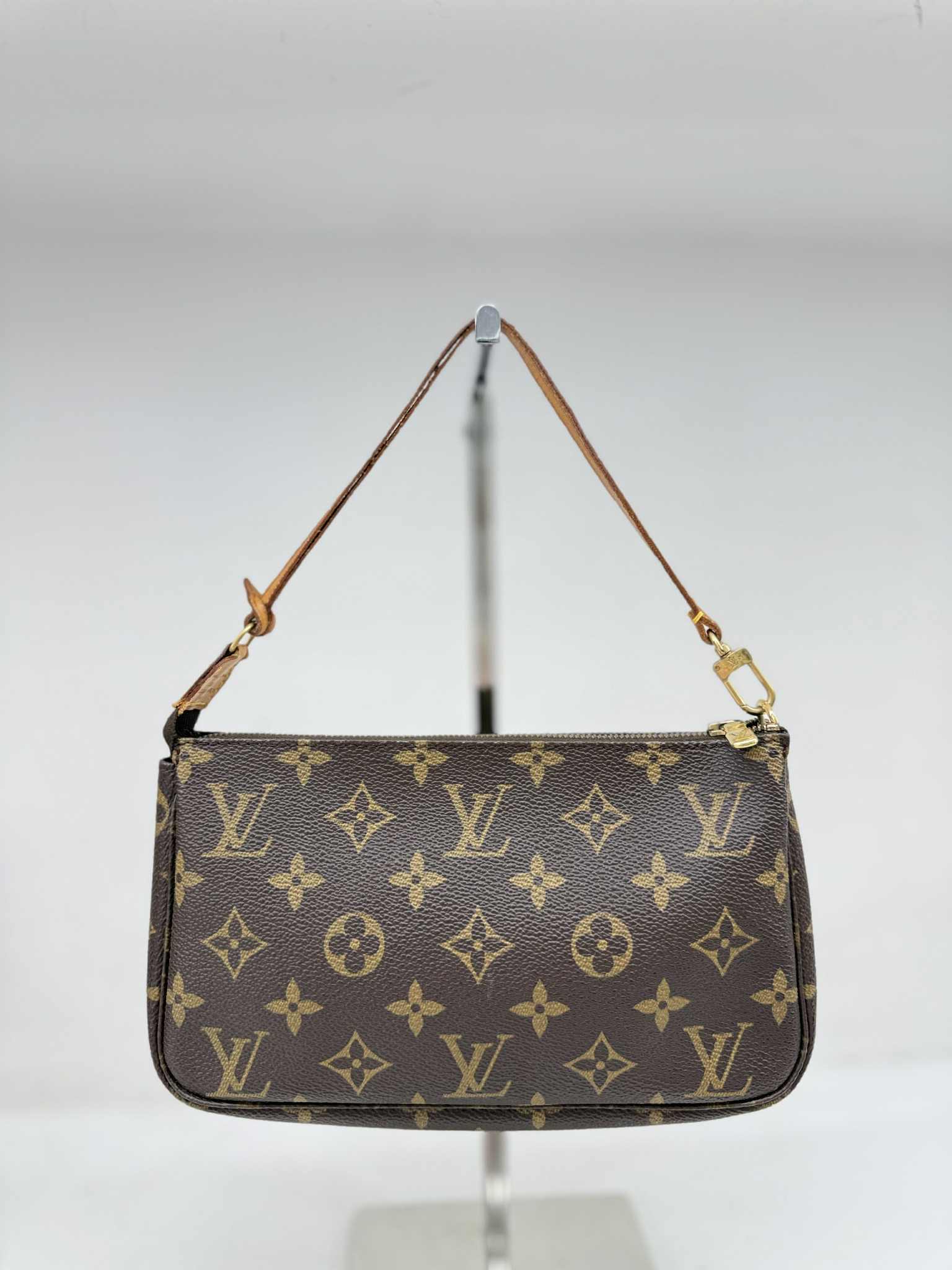 LOUIS VUITTON POCHETTE ACCESSOIRES