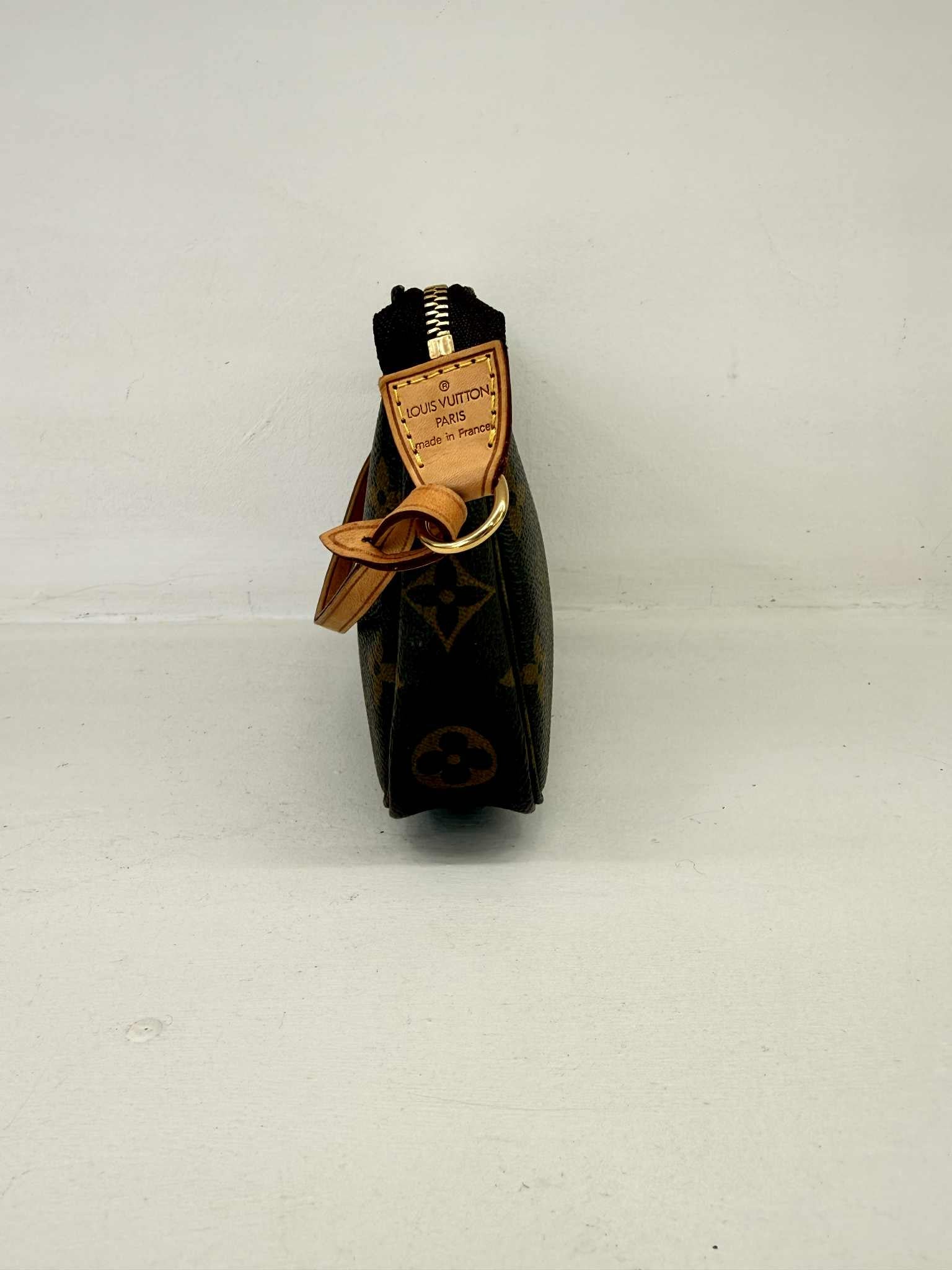 LOUIS VUITTON POCHETTE ACCESSOIRES