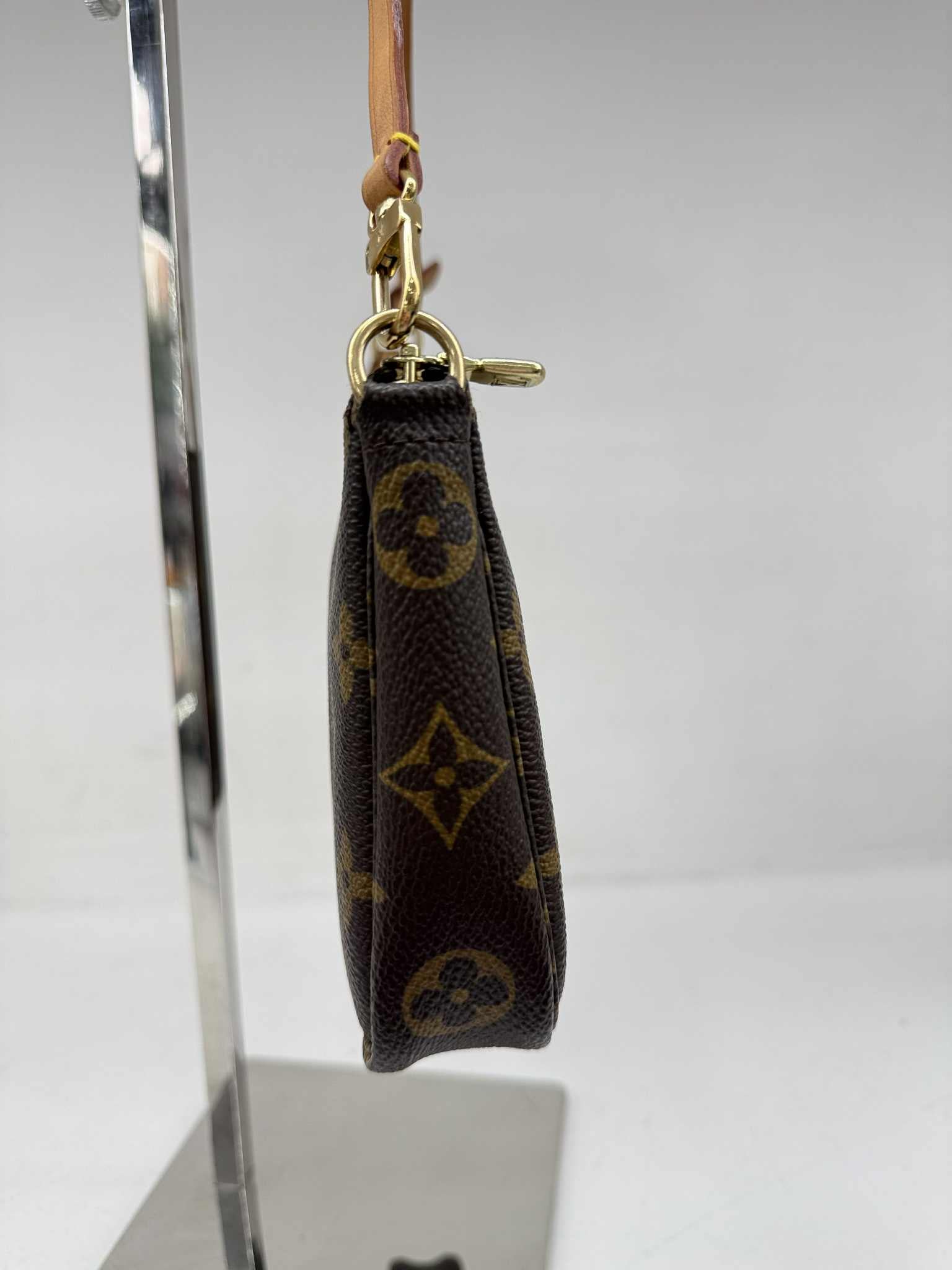 LOUIS VUITTON POCHETTE ACCESSOIRES