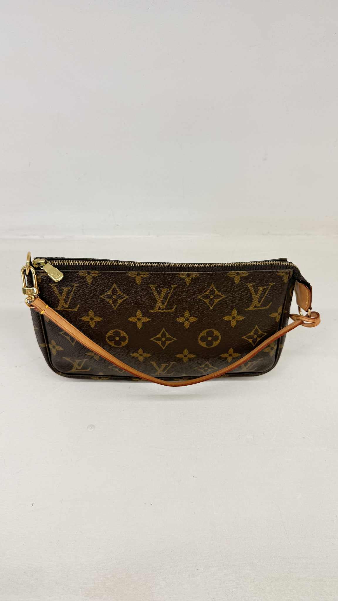 LOUIS VUITTON POCHETTE ACCESSOIRES